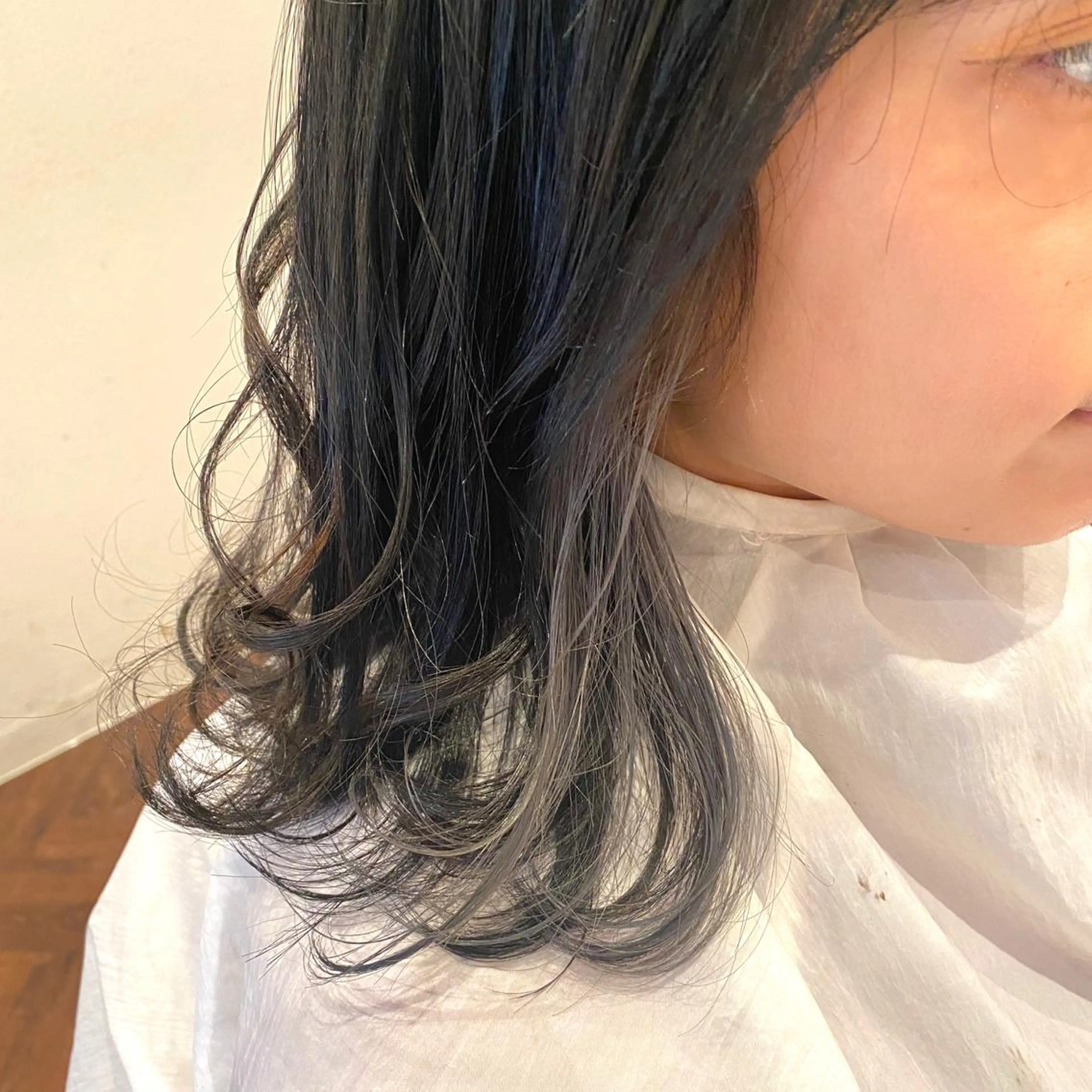 セミロング カラー シルバー 🌈🌸あおき みちる🌟💗のヘアスタイル