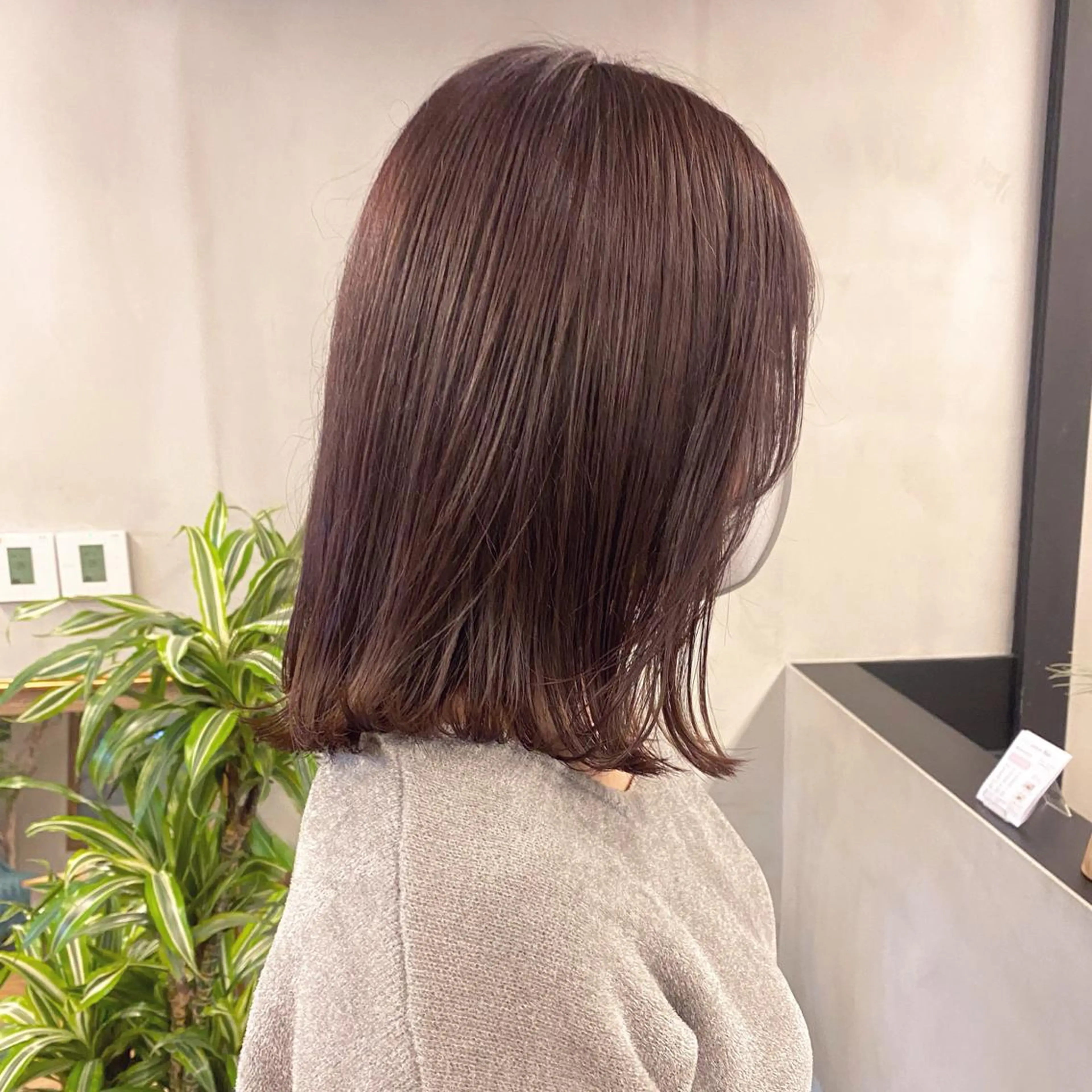 ミディアム カラー ブリーチ ラベンダーカラー ブリーチなしカラー 前川 朋香のヘアスタイル