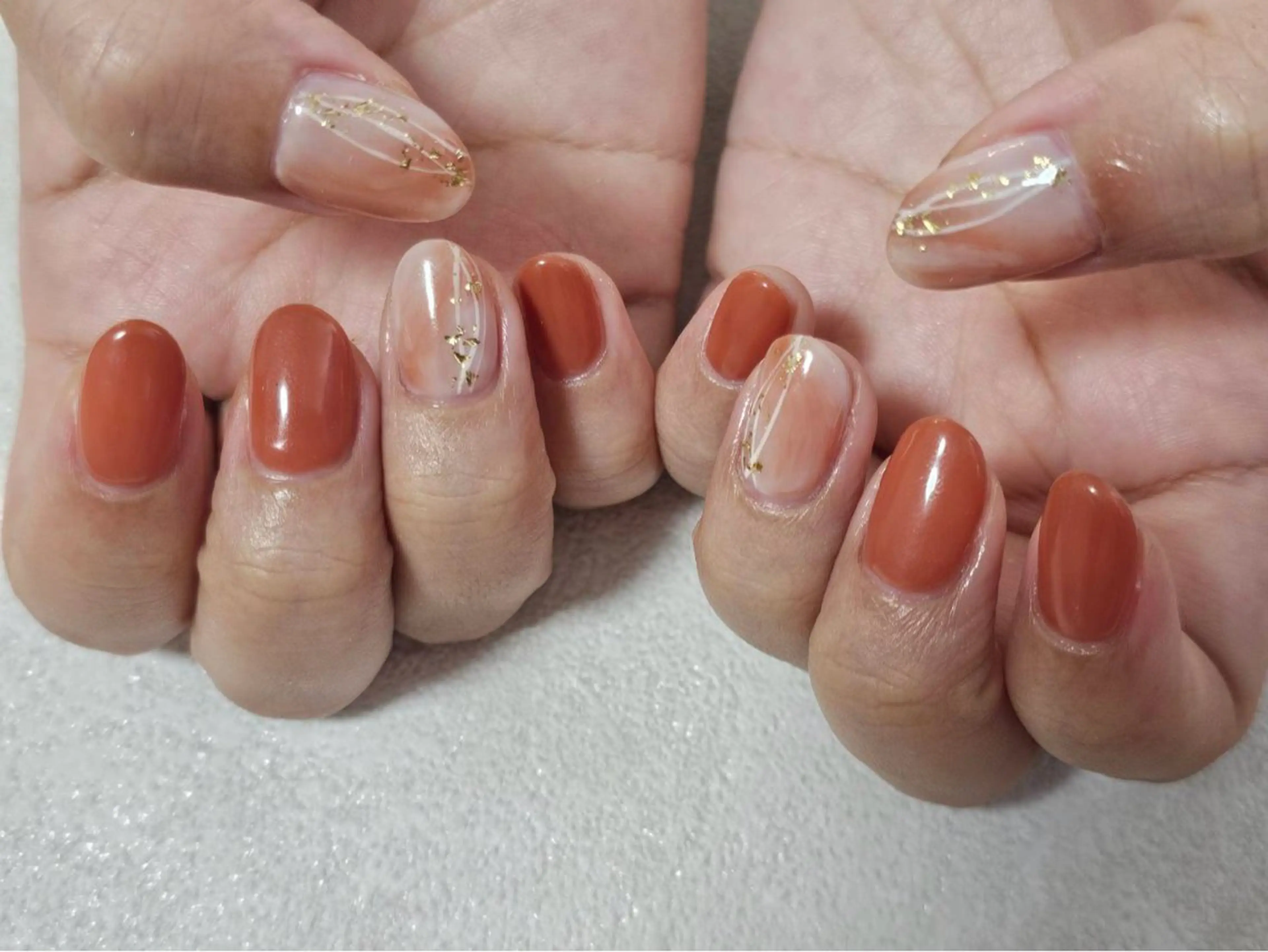 ネイル オーロラネイル ブラウン フットネイル フレンチネイル ジェルネイル mogunail &blowのネイルデザイン