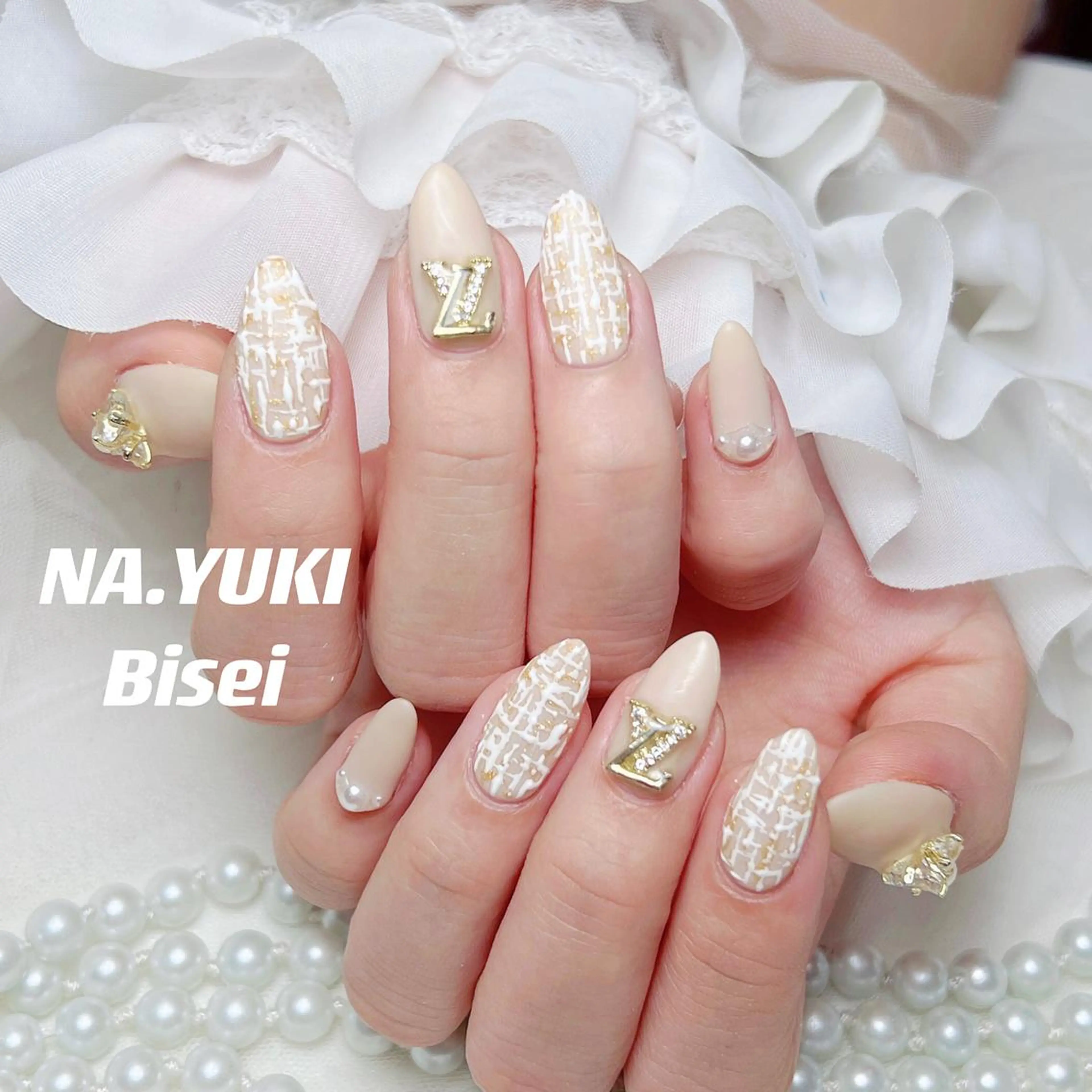 ネイル 🦋 Queenieのネイルデザイン