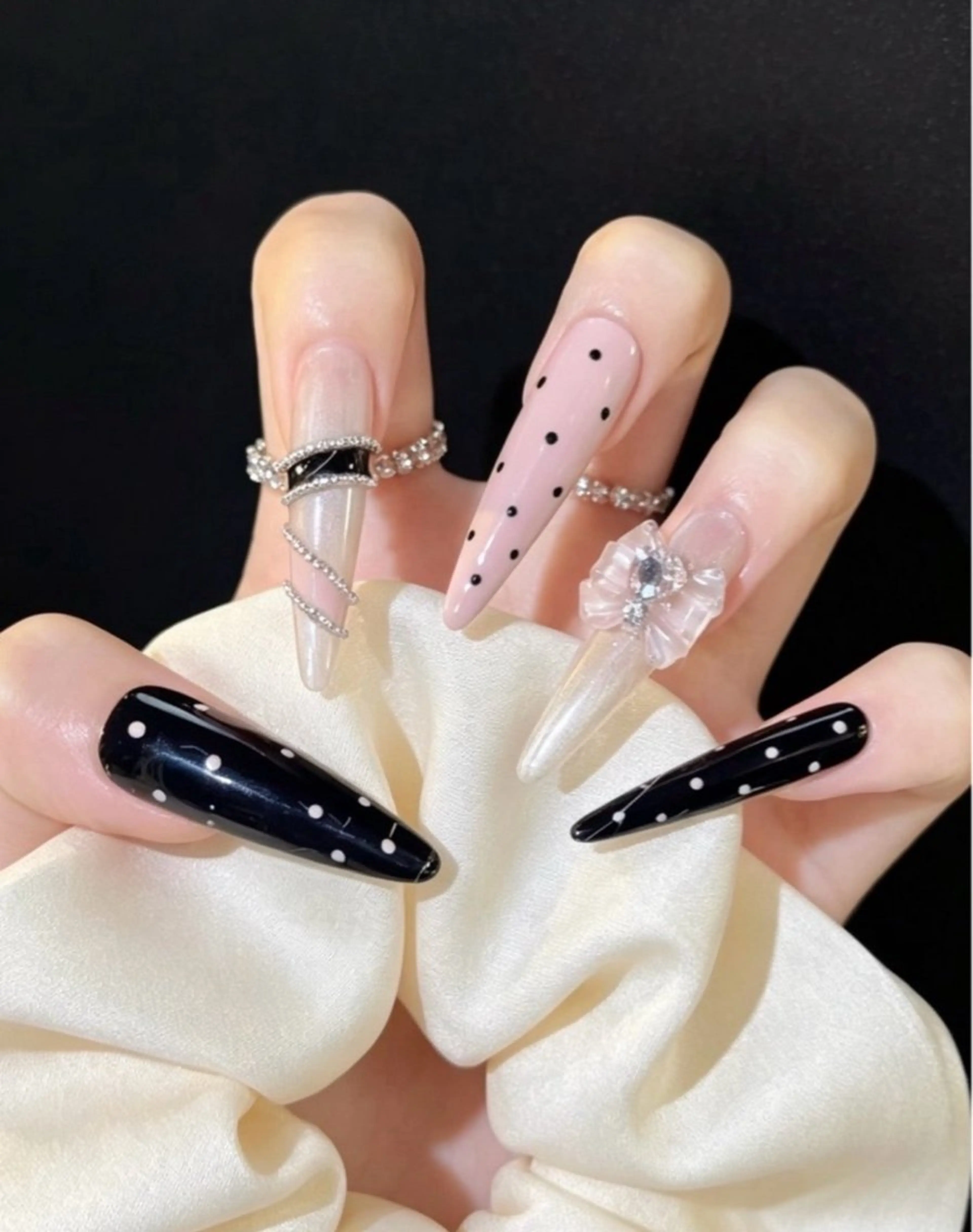 カラー グラデーションカラー ピンクカラー ハンドネイル AIN Nailのネイルデザイン