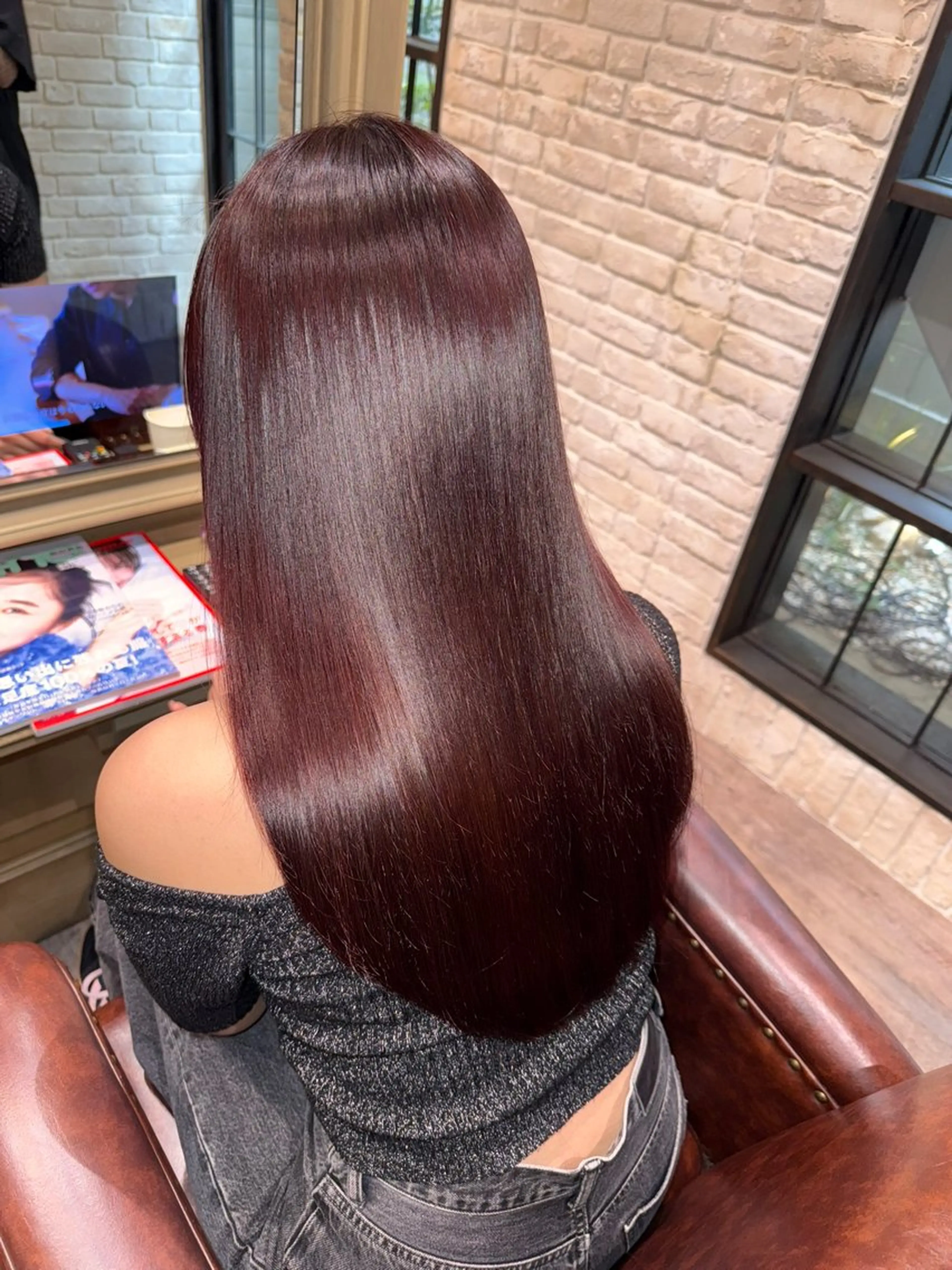 ロング カラー レッドカラー トリートメント 酸性ストレート カットパーマ3000 円/水曜日モデルのヘアスタイル