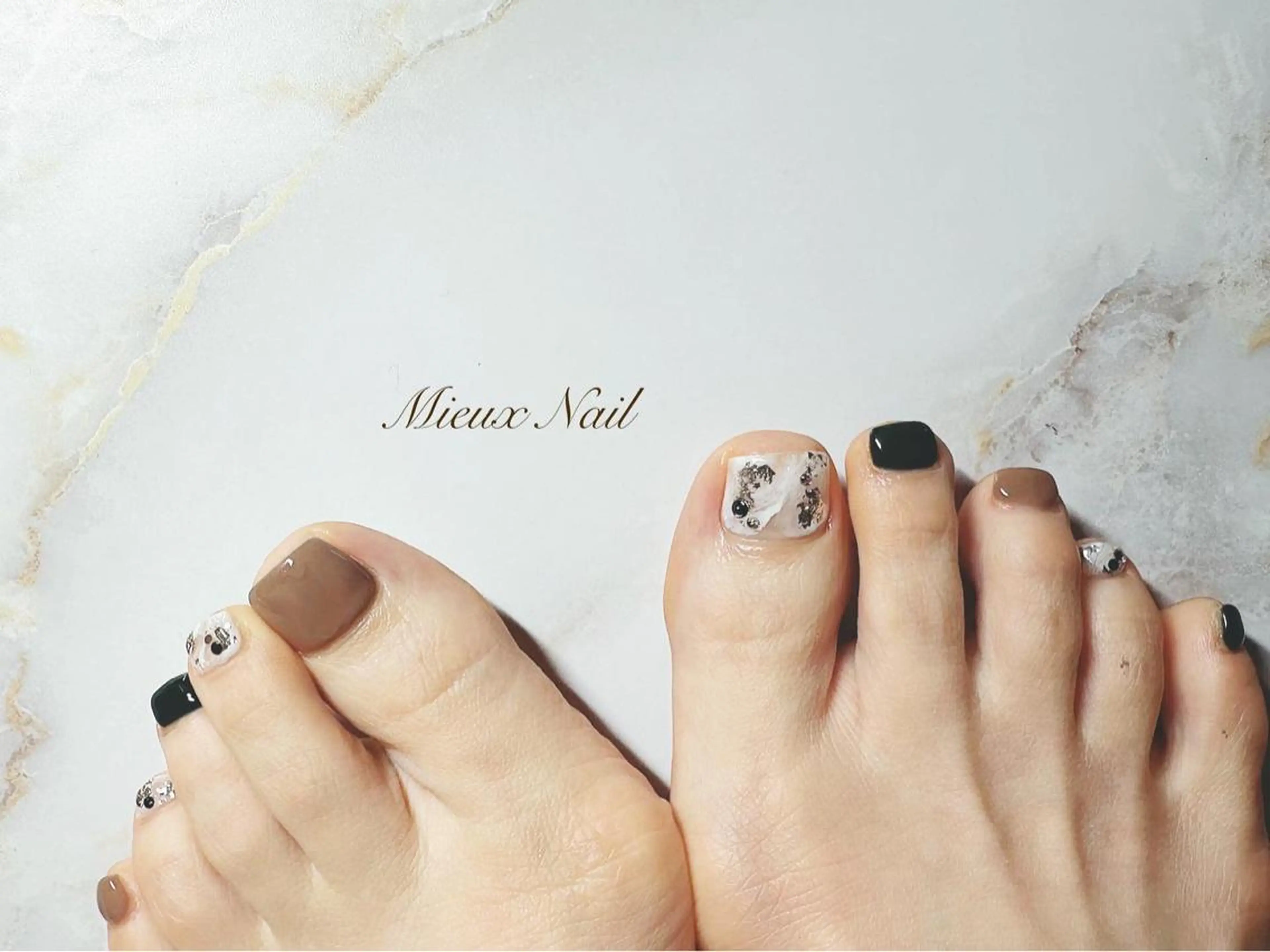 ネイル フットネイル ミラーネイル ニュアンスネイル シンプルネイル 夏ネイル フットネイル 市川 麻衣子のネイルデザイン