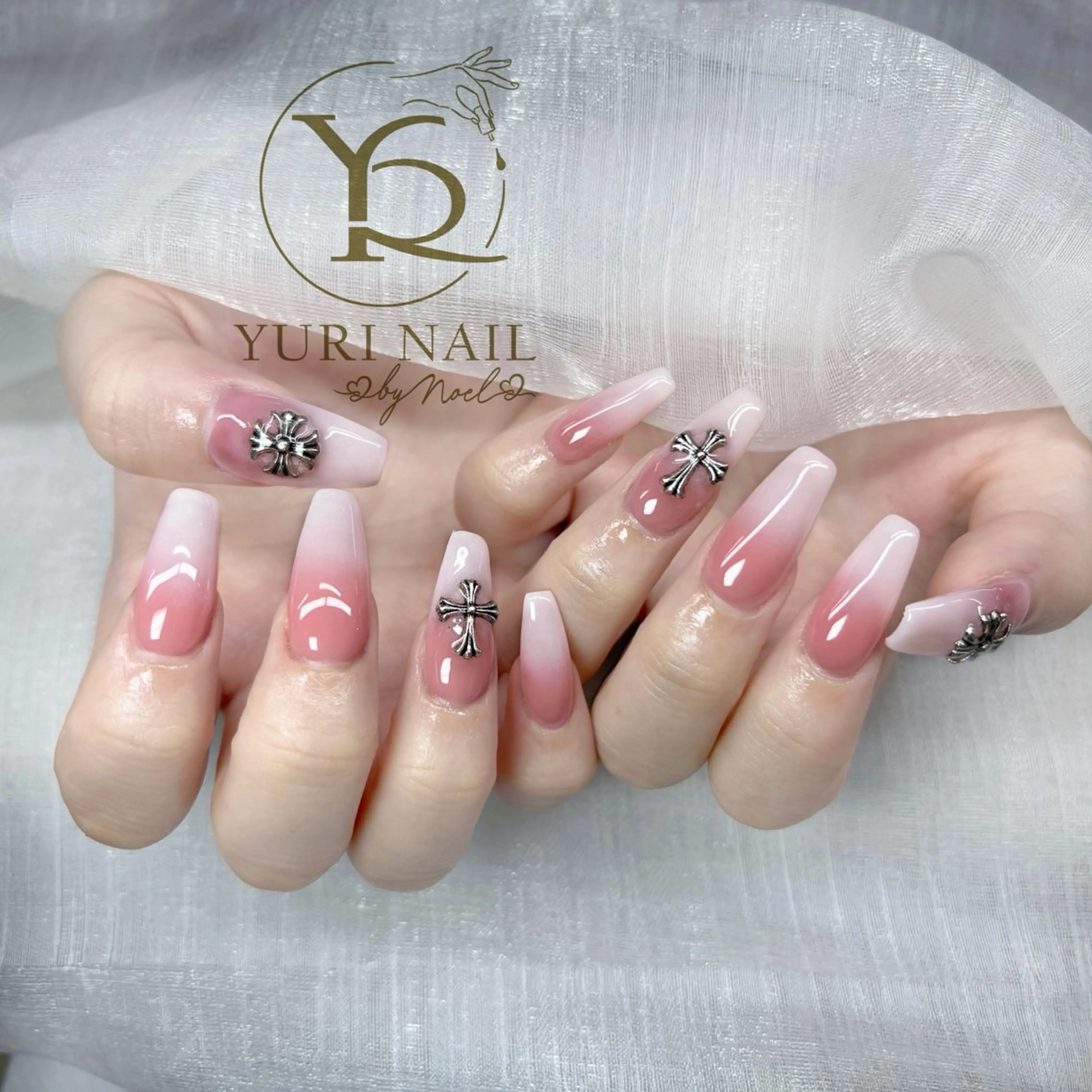 ネイル ハンドネイル フットネイル ハンドケア YURI Nail NARITAのネイルデザイン