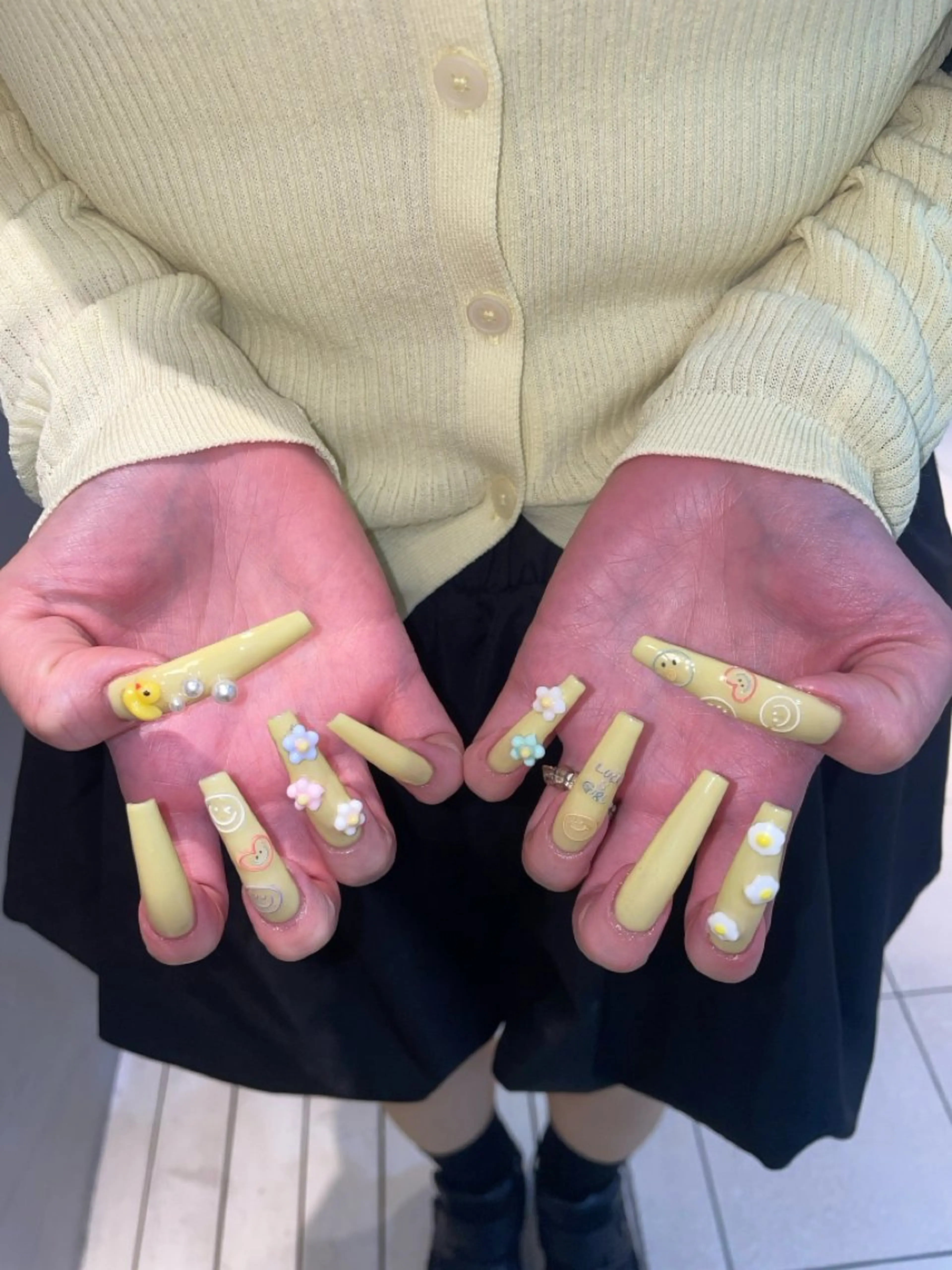 ネイル GO TODAY シェアサロン 渋谷Amiu店所属・渋谷ネイル🎀 y2k/海外ネイルのネイルデザイン