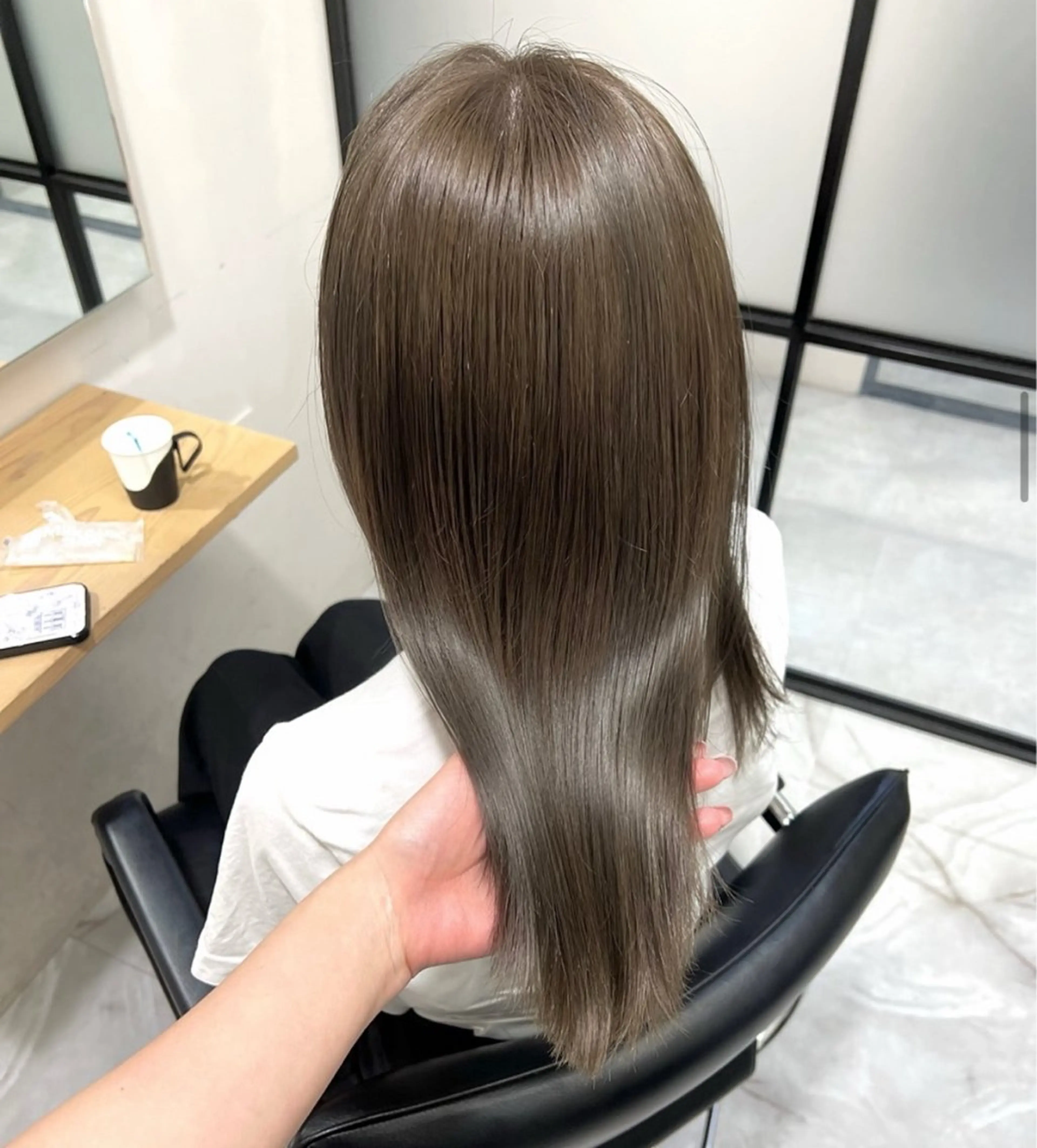セミロング カラー ブリーチ ダブルカラー ブリーチなしカラー 前川 朋香のヘアスタイル
