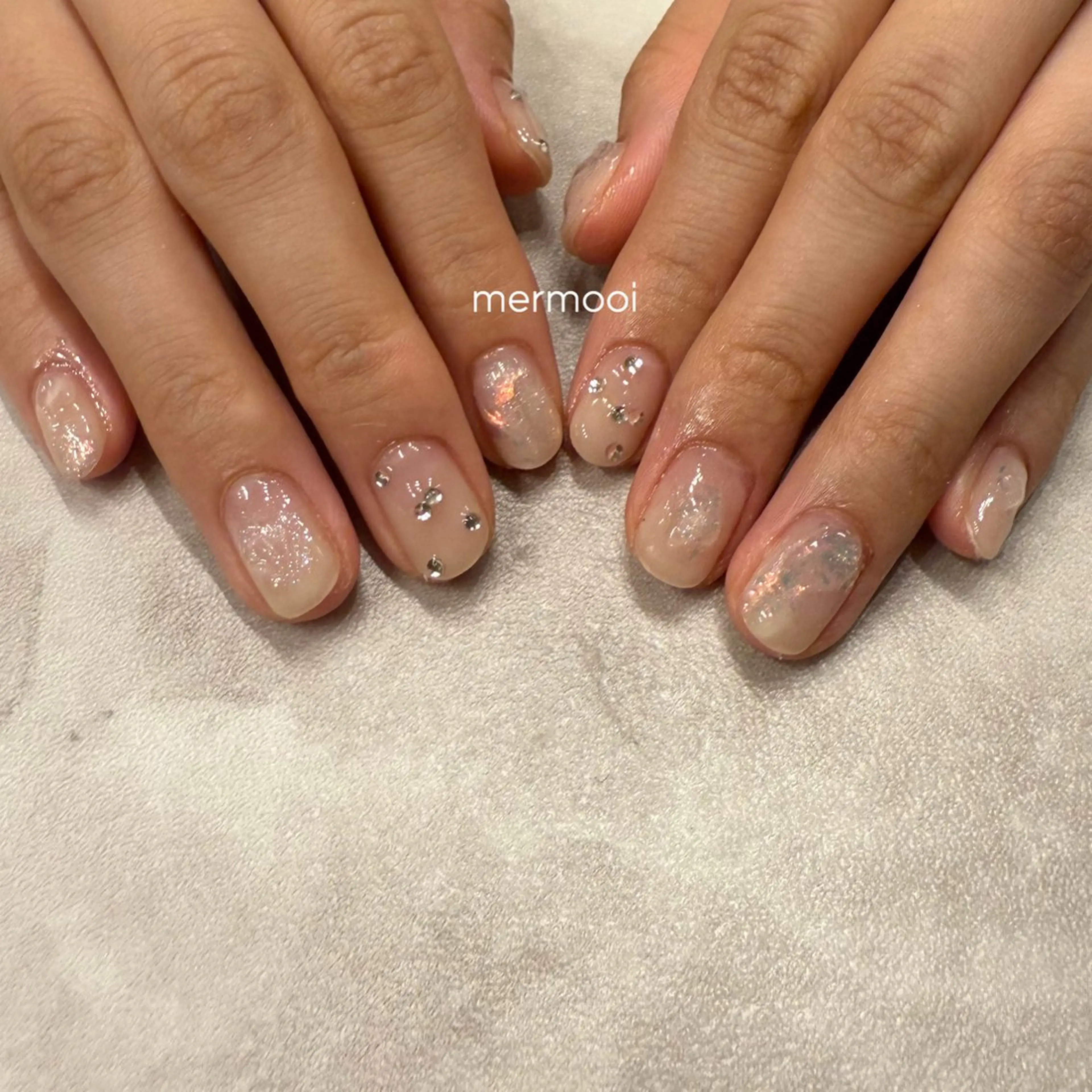 ネイル オーロラネイル ジェルネイル キラキラネイル ニュアンスネイル パラジェル melumooi nailのネイルデザイン