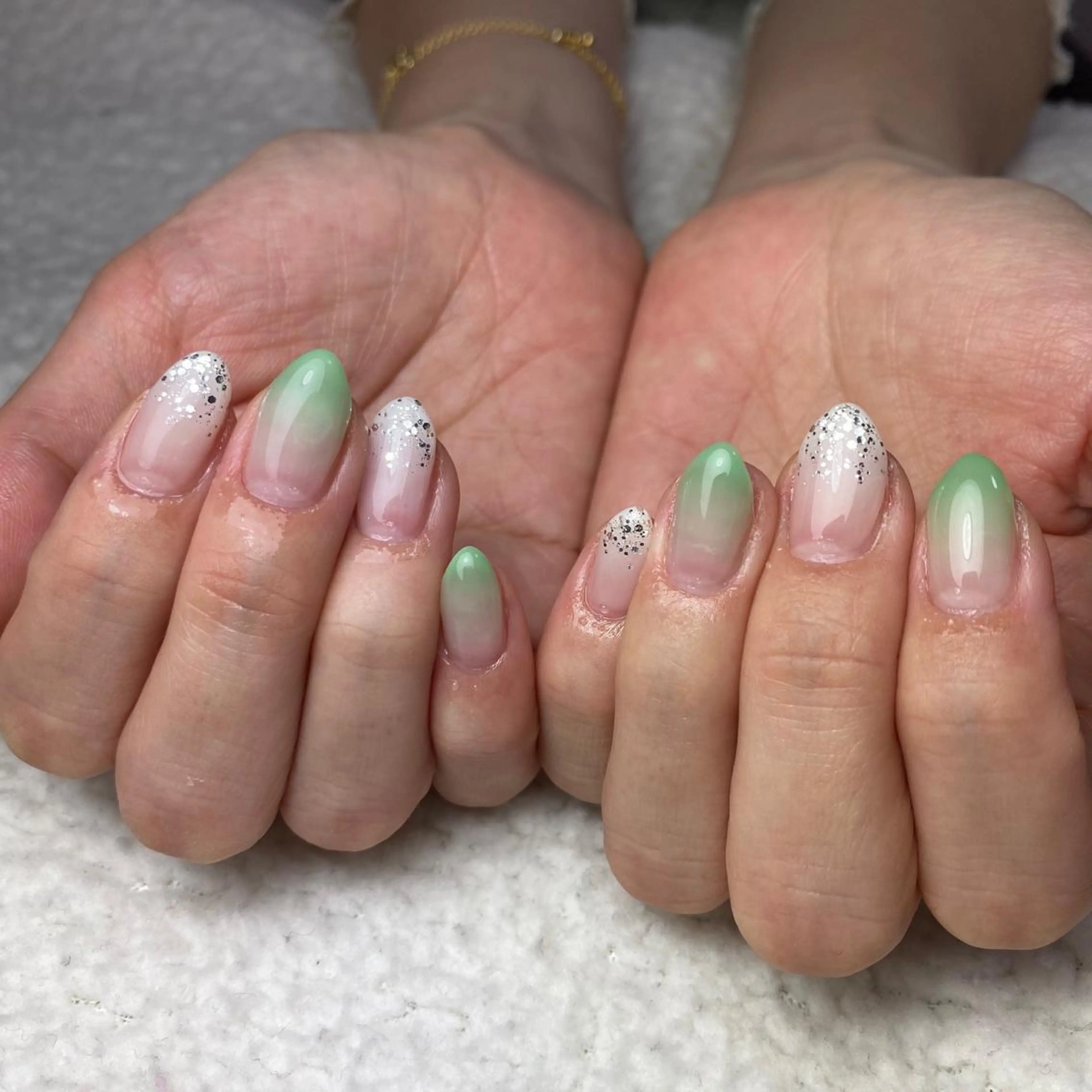 ネイル グラデーション ラメ(グリッター) シンプルネイル 春ネイル ハンドネイル COCO+所属・COCO +のエステ・リラクイメージ