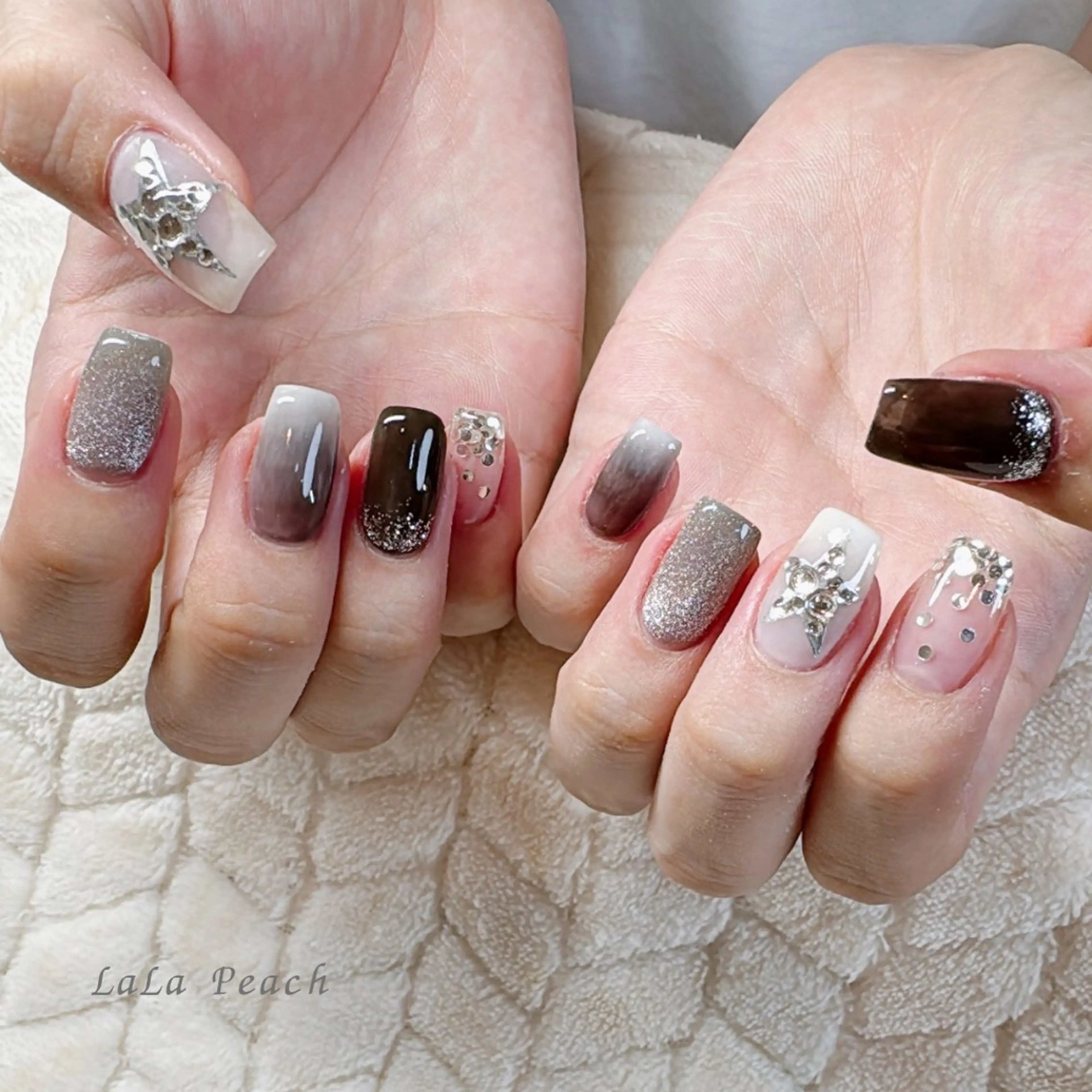 ネイル ジェルネイル グラデーション マグネットネイル ニュアンスネイル ハンドネイル LaLa Peach 福岡のマツエク・マツパデザイン