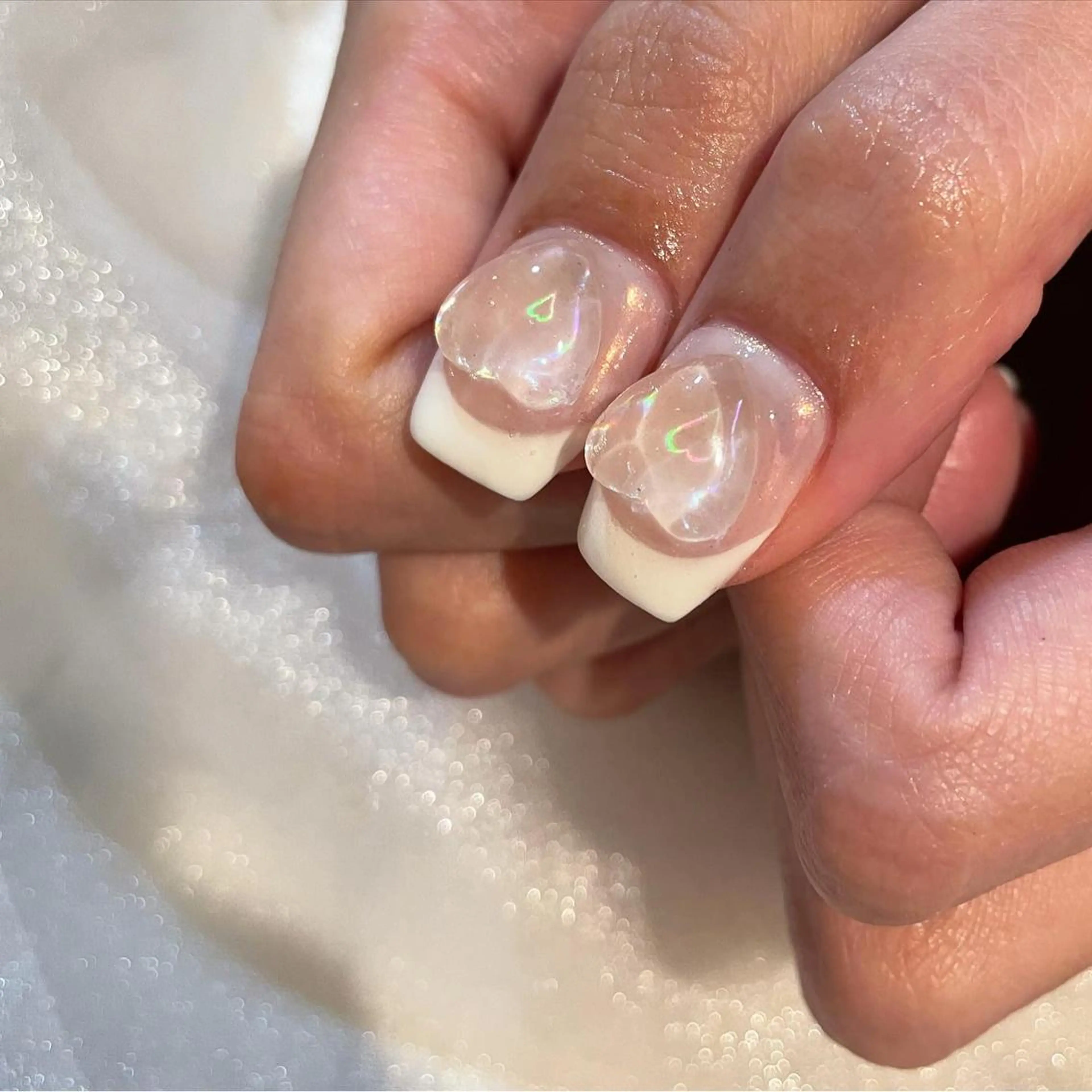 ネイル オーロラネイル フレンチネイル ガーリー ハート 氷ネイル・うるうるネイル ハンドネイル ハンドケア lyly.nail所属・lylynail YUUKAのネイルデザイン