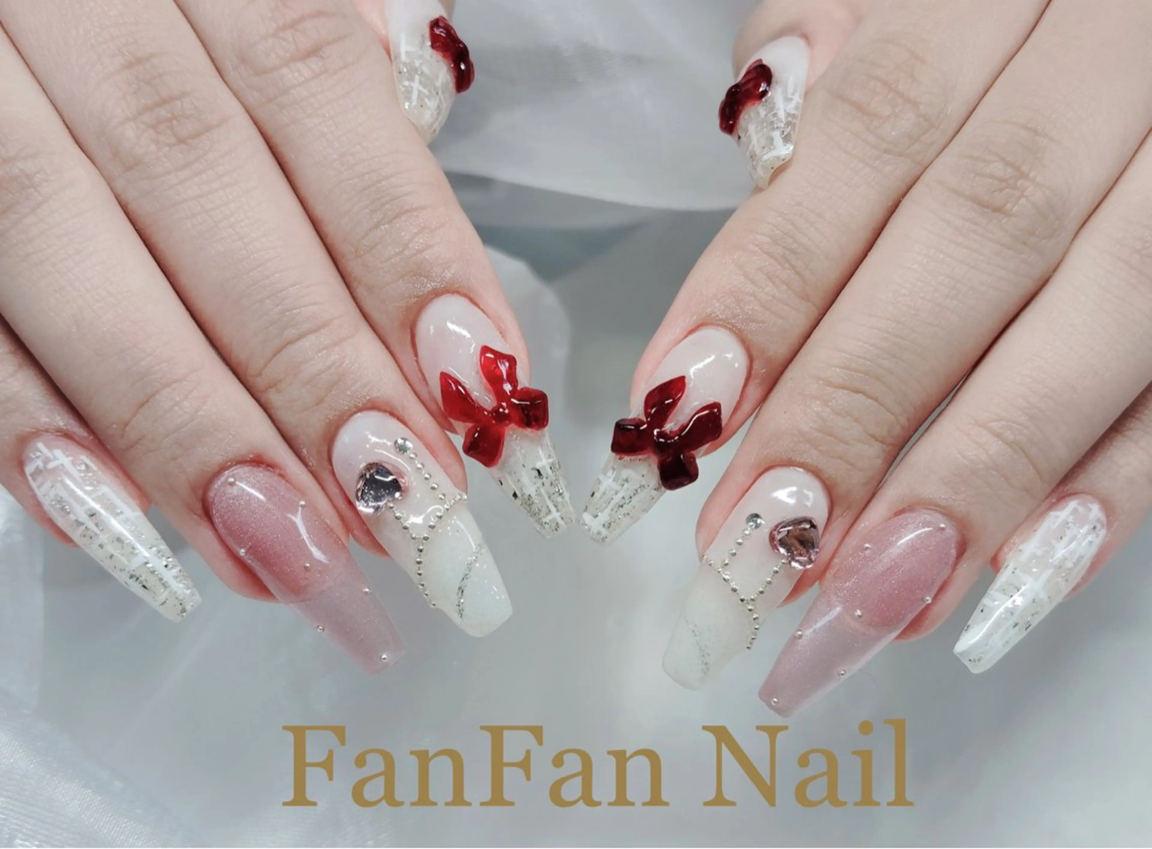 ネイル アートネイル オーロラネイル ガーリー キラキラネイル 韓国ネイル ハンドネイル KaKa FanFanNailのネイルデザイン