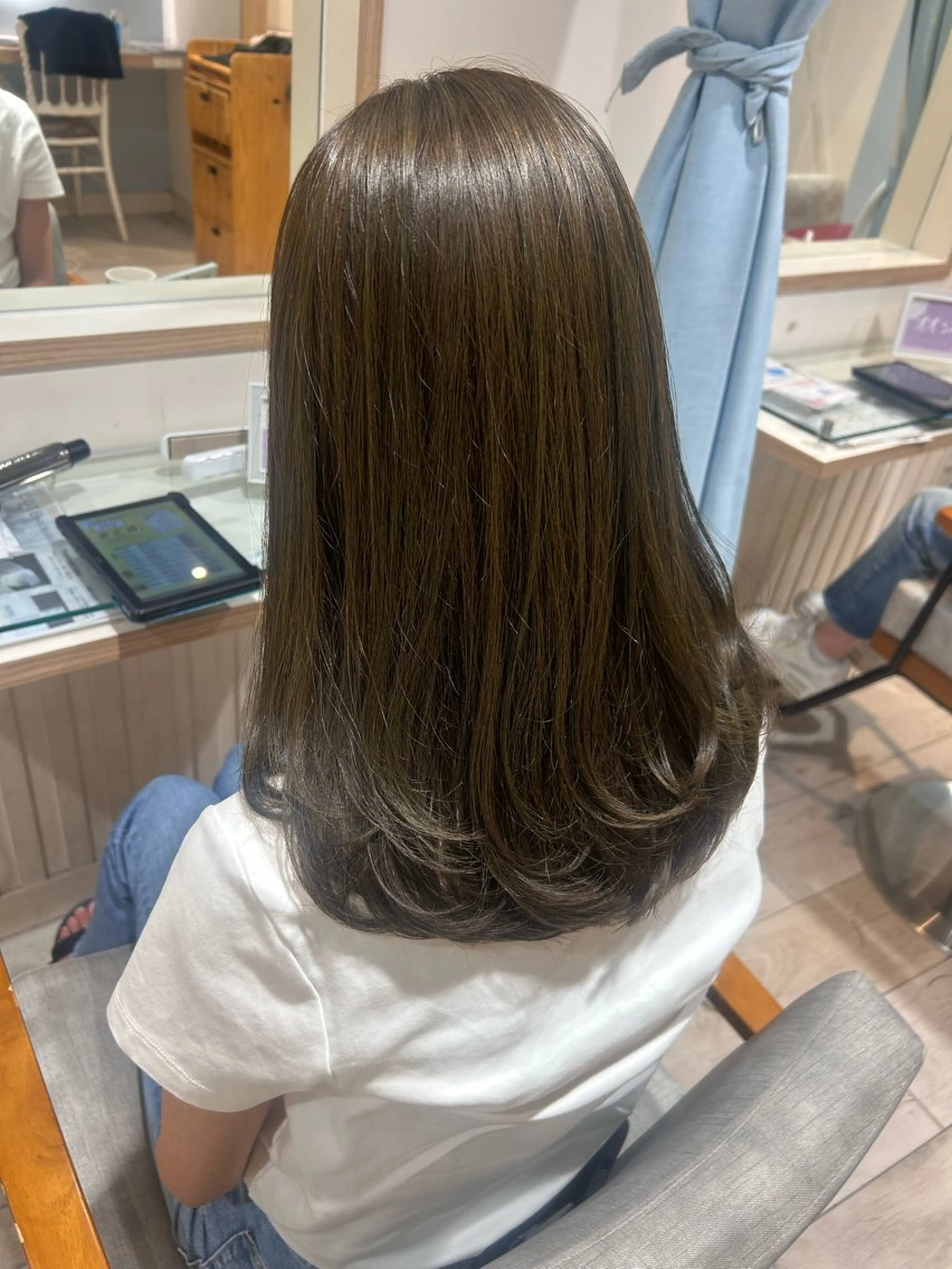セミロング レイヤーカット カット ヘアカラー 大川 夏実のヘアスタイル