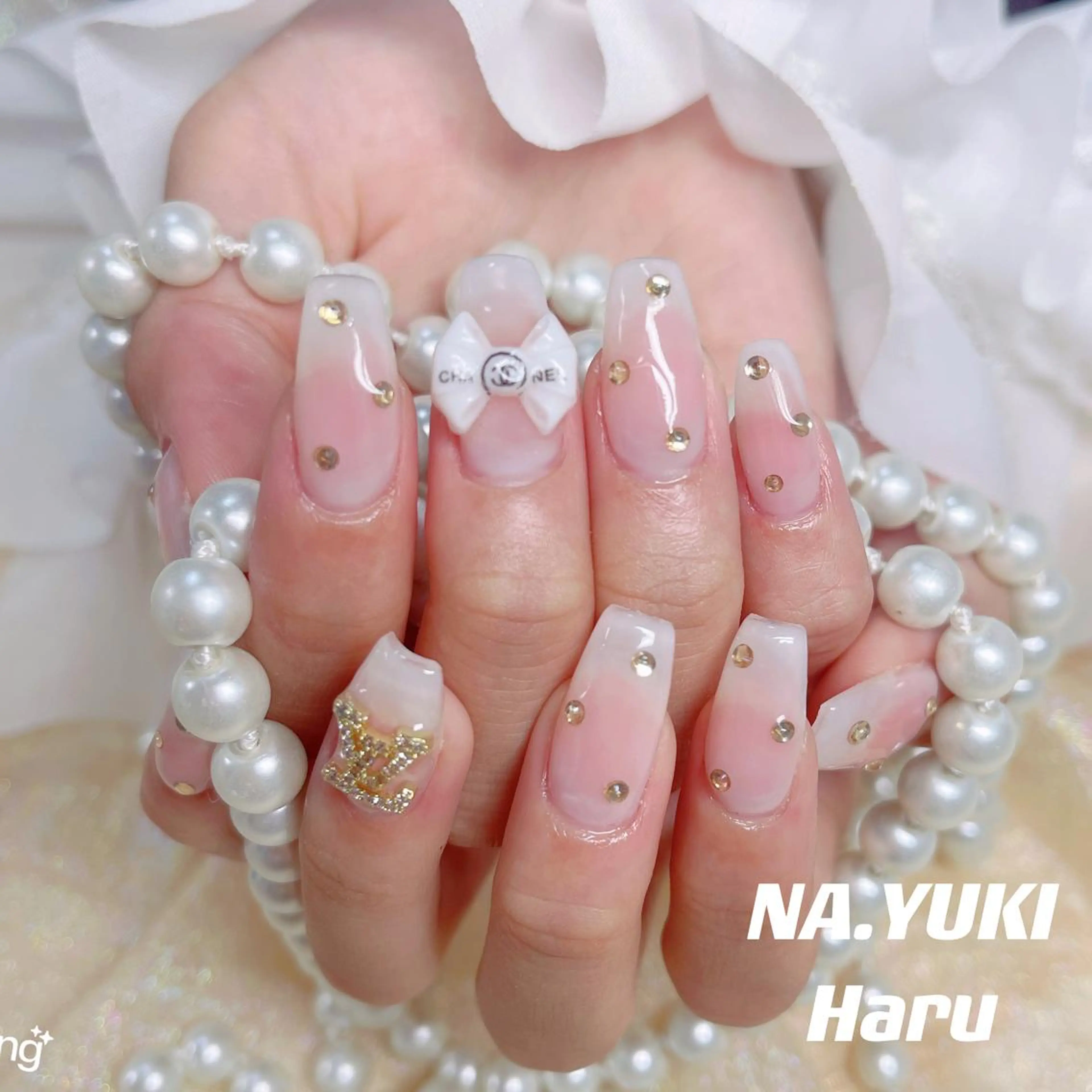 ネイル 🦋 Queenieのネイルデザイン