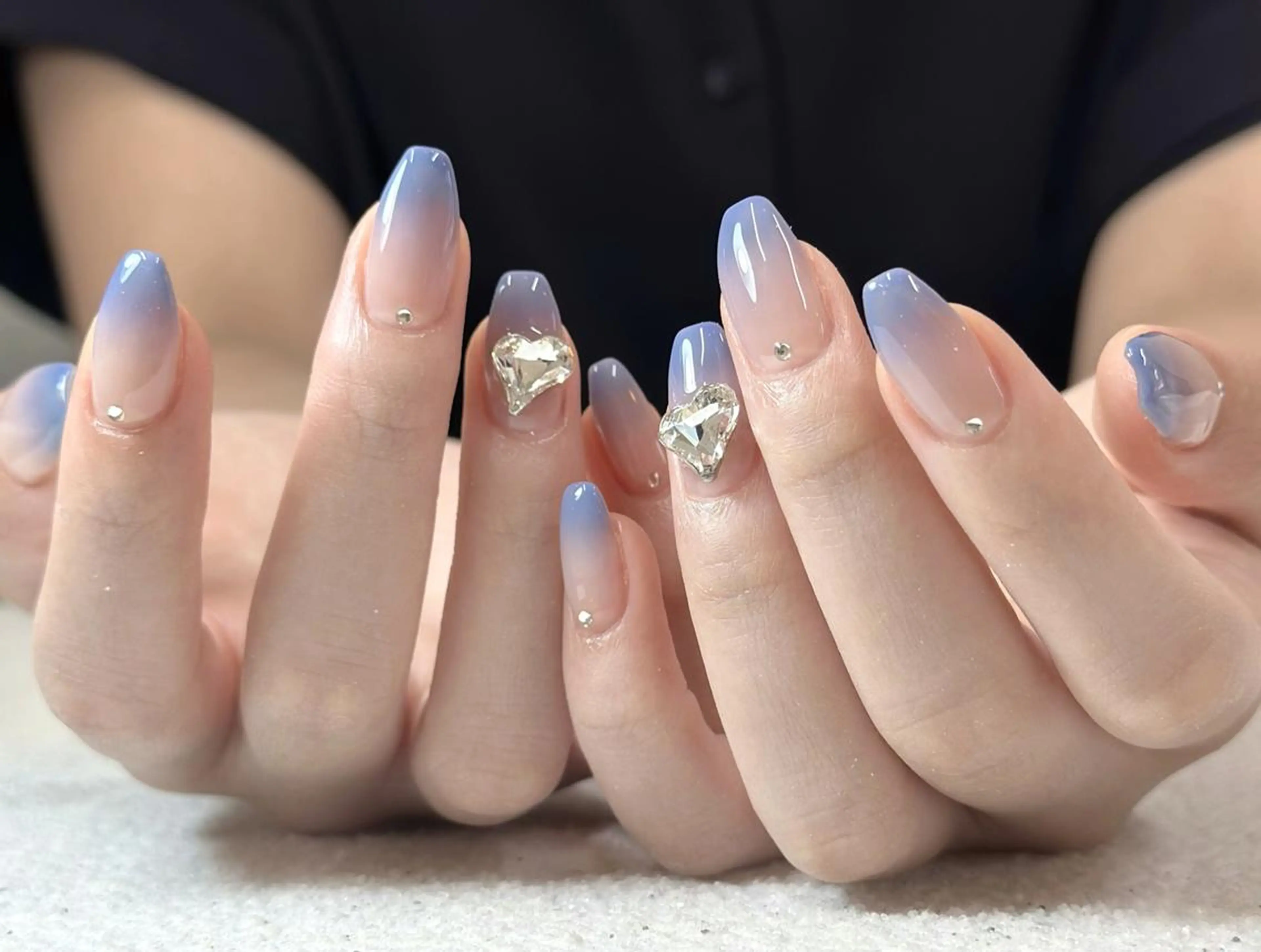 ネイル オーロラネイル ブルー チークネイル 長さ出し フットネイル ハンドネイル NAILS168 池袋西口駅前店のネイルデザイン