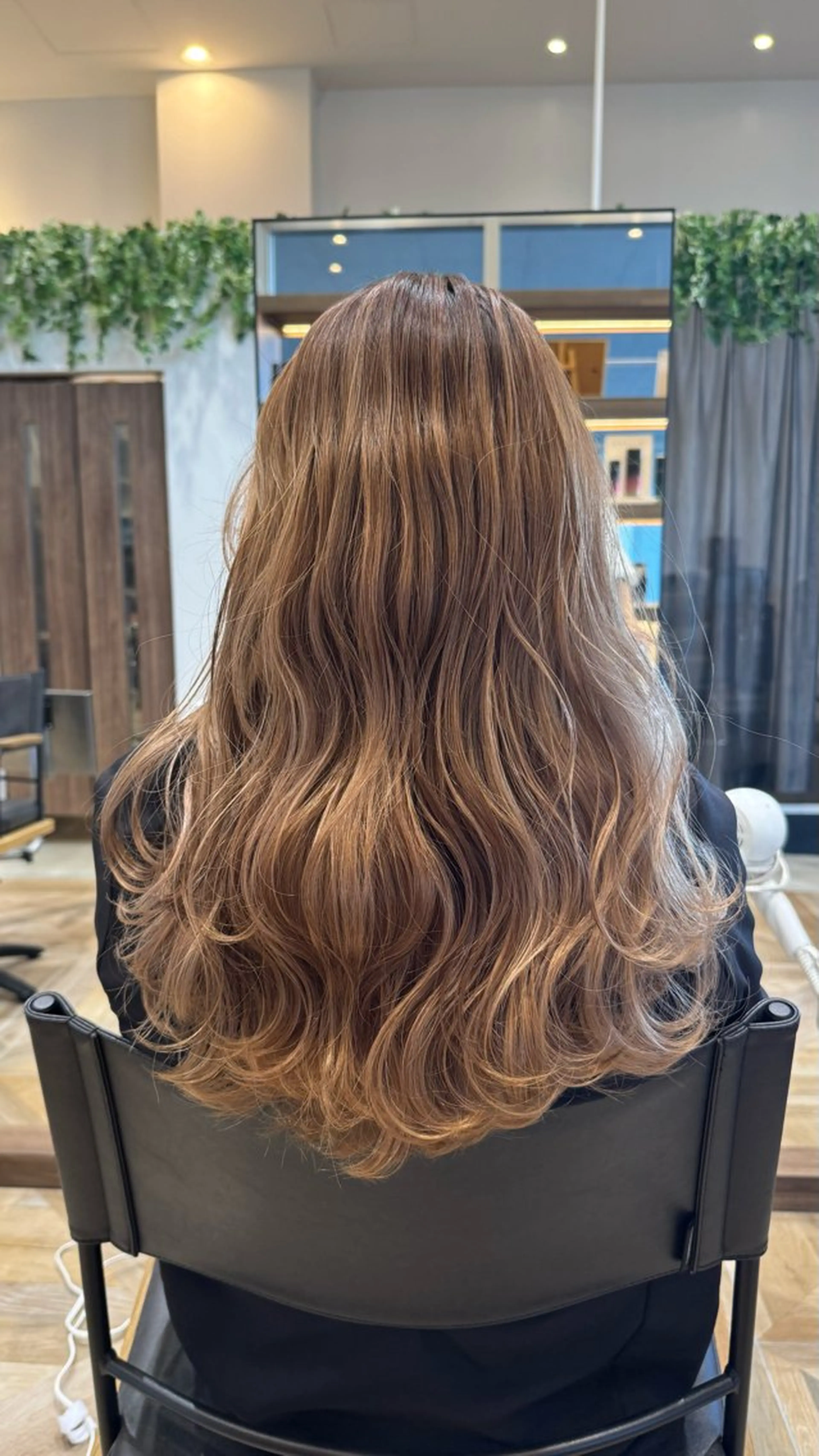 ロング カラー 鈴木 佐菜のヘアスタイル