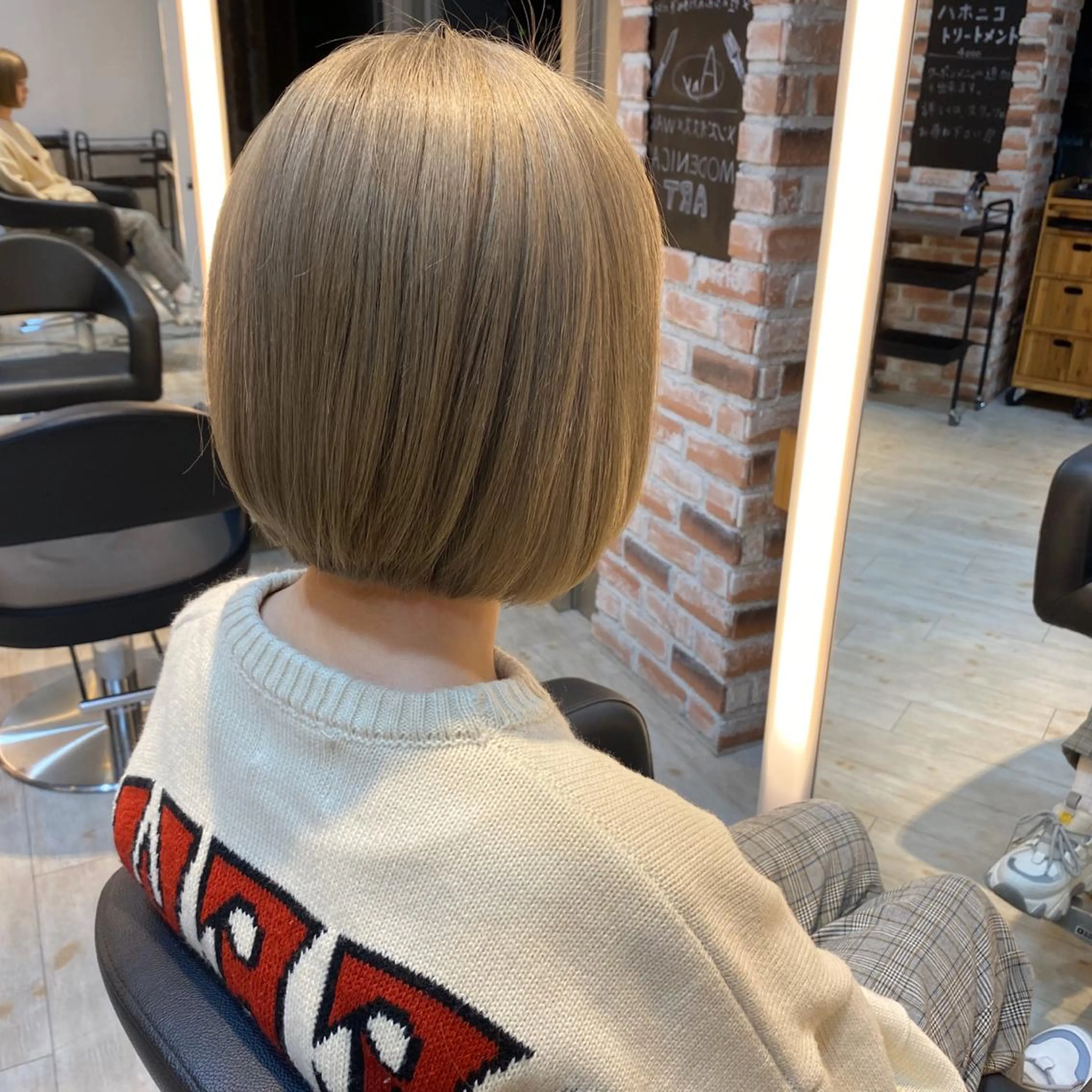 ショート カラー ベージュカラー ブリーチ イルミナカラー 井手 孔介のヘアスタイル