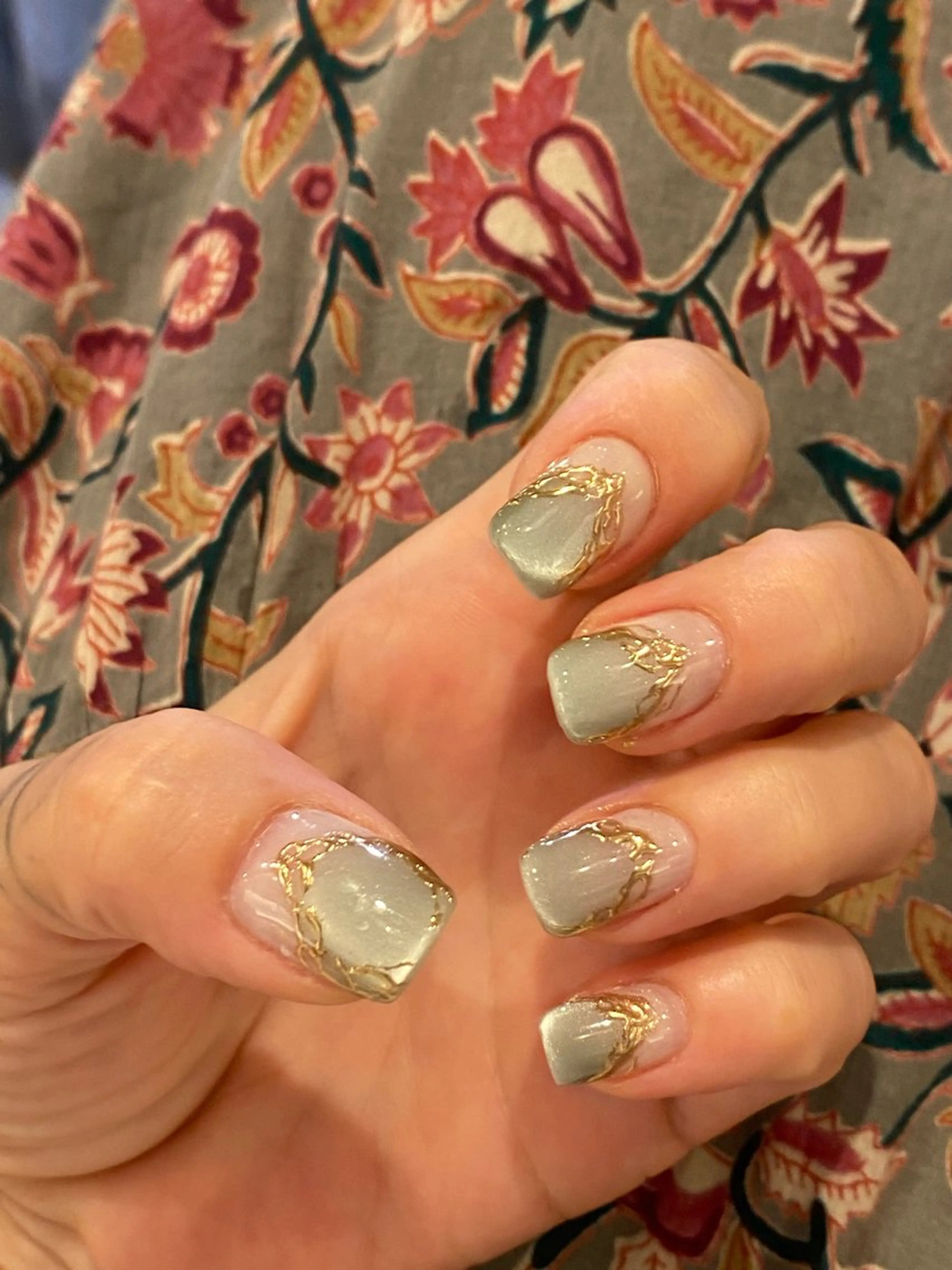 ネイル ゴールド ニュアンスネイル ハンドネイル ✨AiNail💅 ✨高幡不動NEW ✨のネイルデザイン