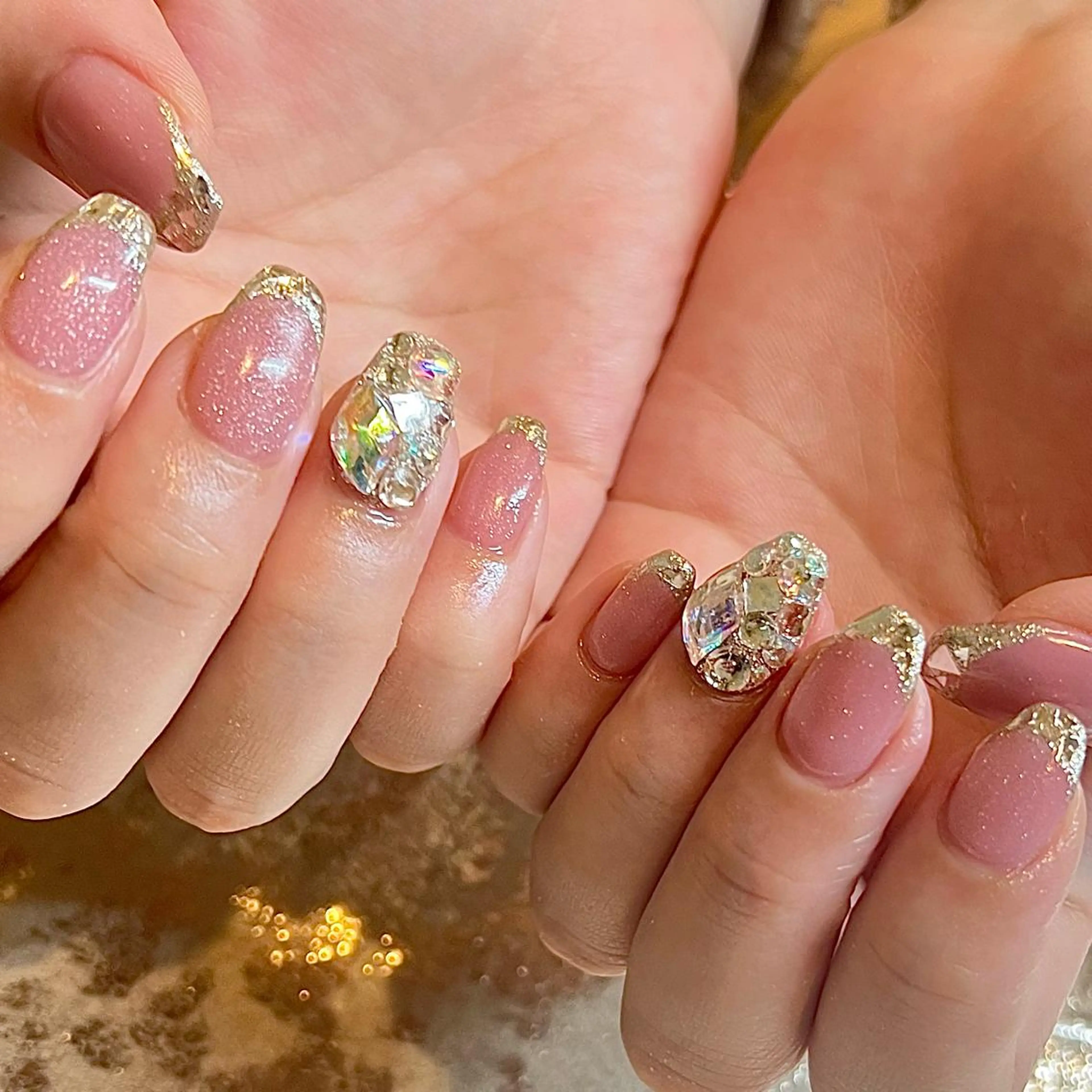 ショート ネイル フレンチネイル ガラスフレンチ キラキラネイル ハンドネイル H🌺 NAILのネイルデザイン