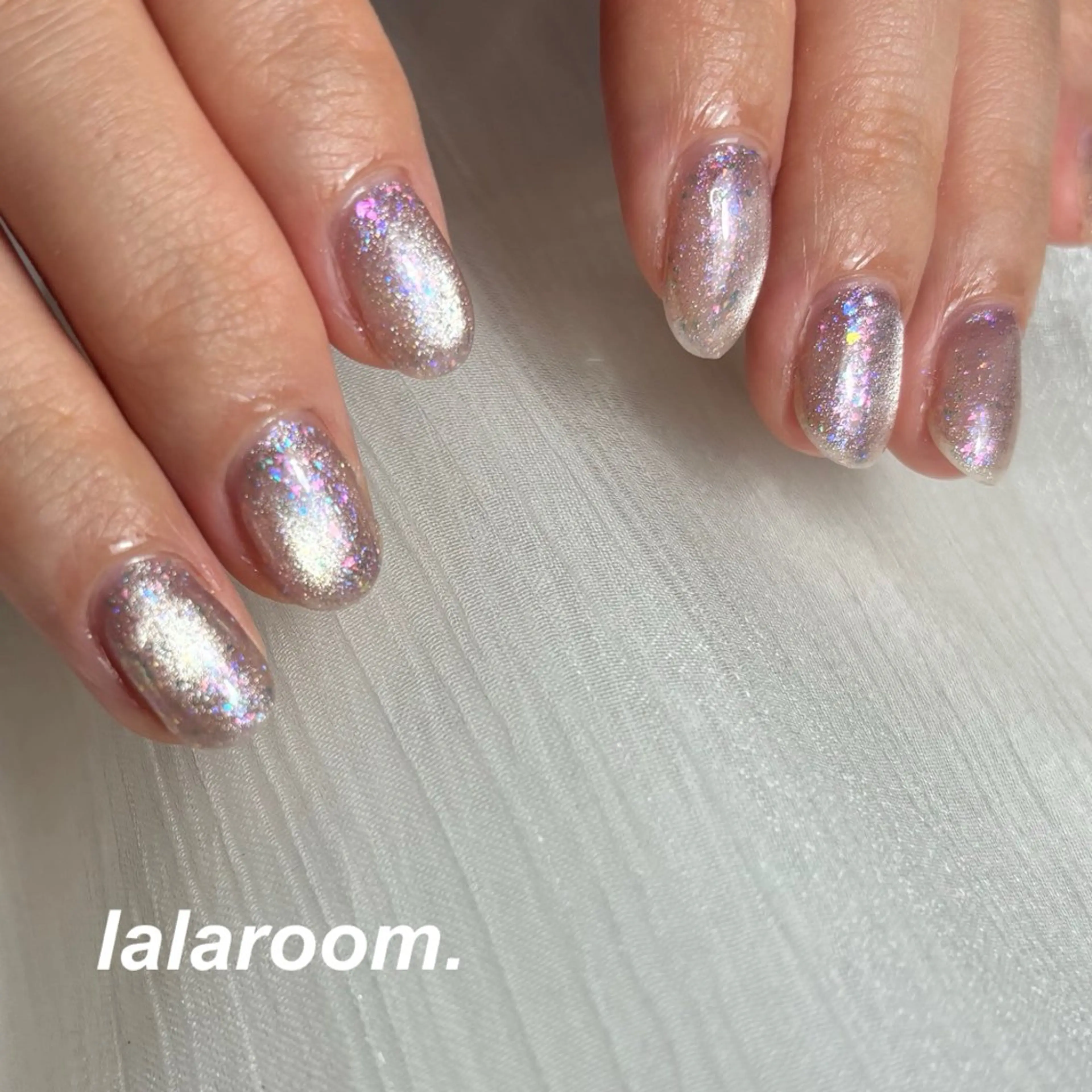 ネイル キラキラネイル マグネットネイル オフィスネイル ワンカラーネイル シンプルネイル ハンドネイル lala room.のネイルデザイン