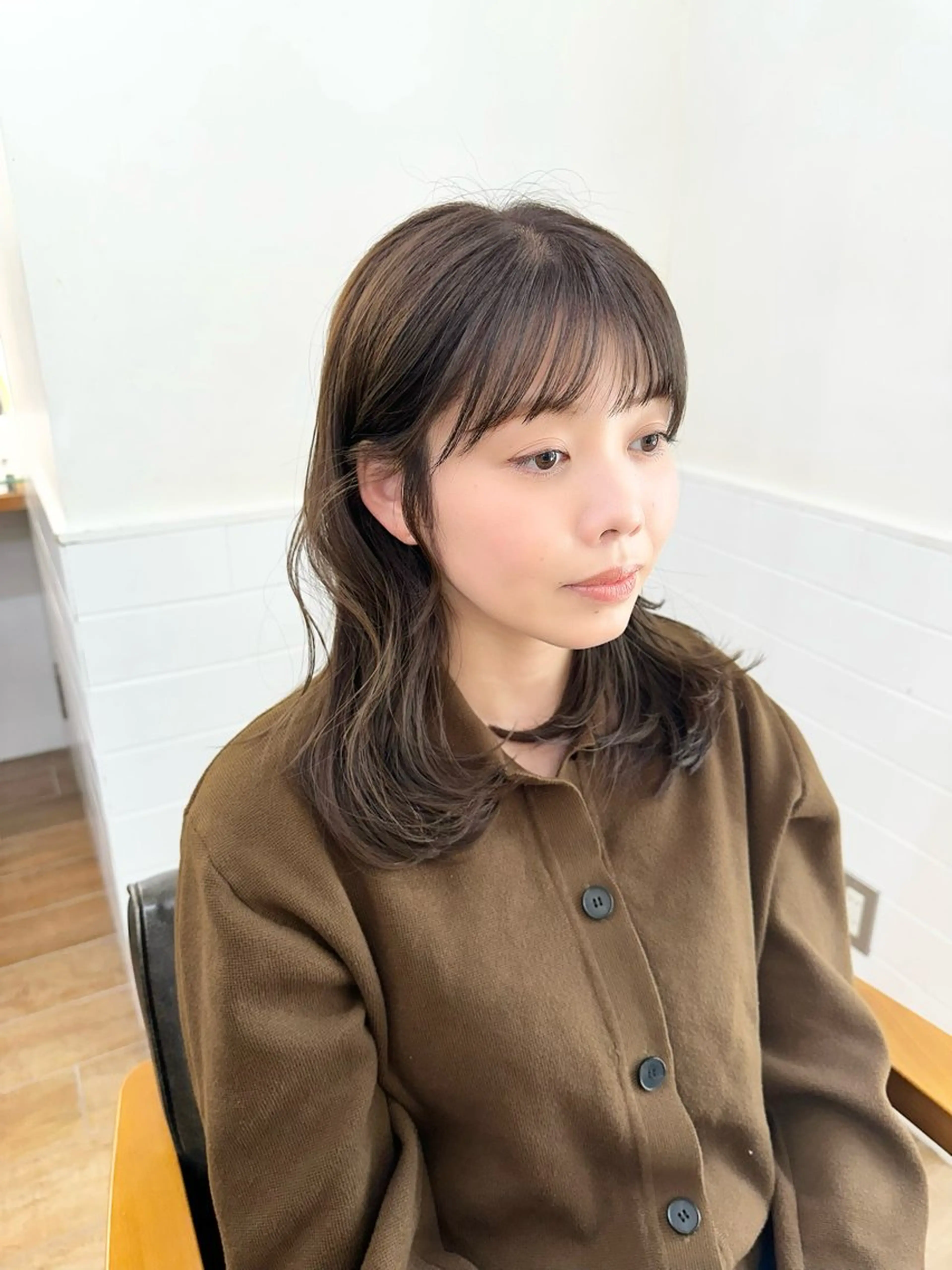セミロング カラー パーマ ヘアアレンジ メンズ キッズ カット ヘアカラー レイヤーカット／顔周 りカット/縮毛矯正のヘアスタイル
