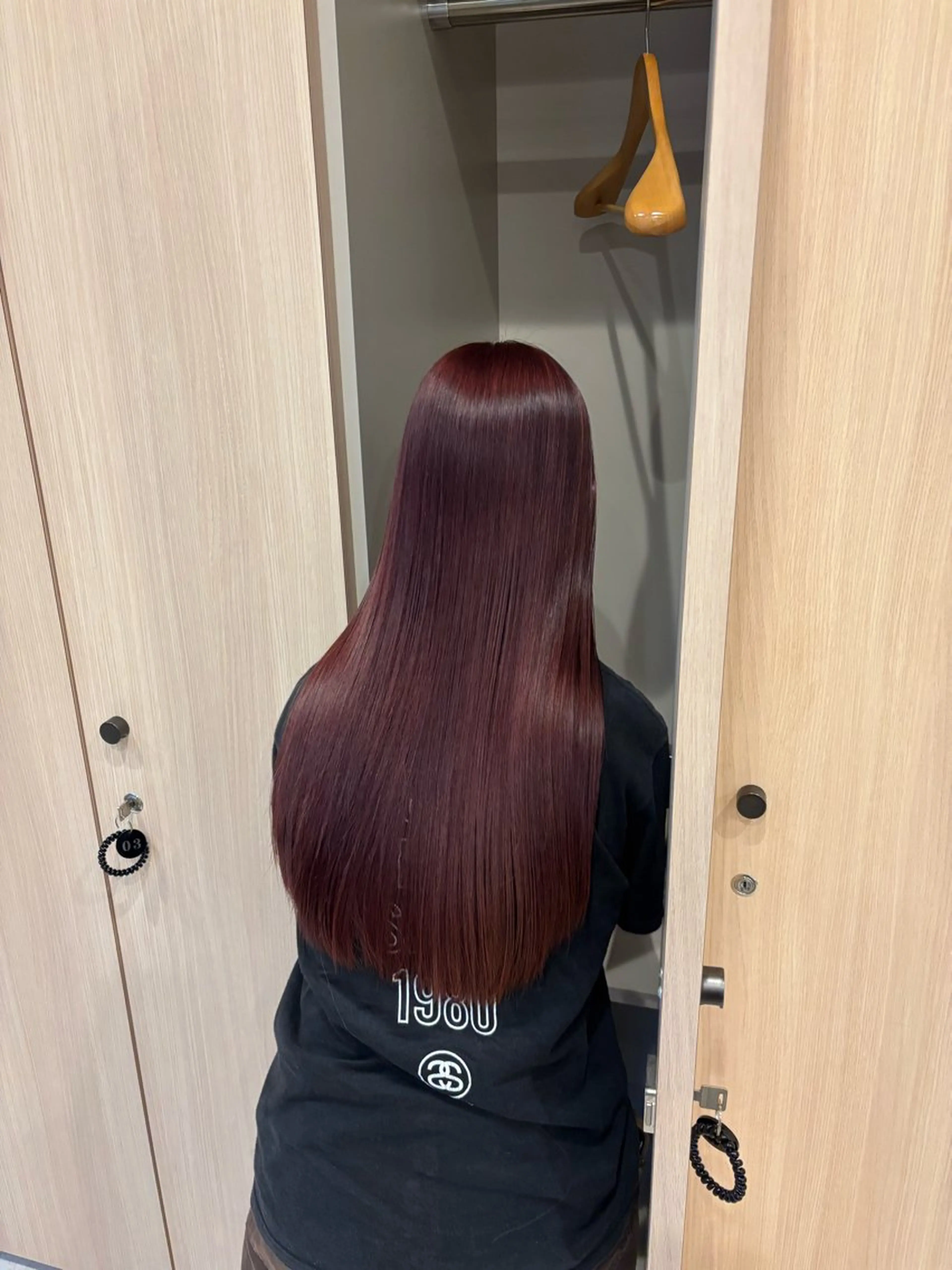 ロング カラー レッドカラー rio .のヘアスタイル