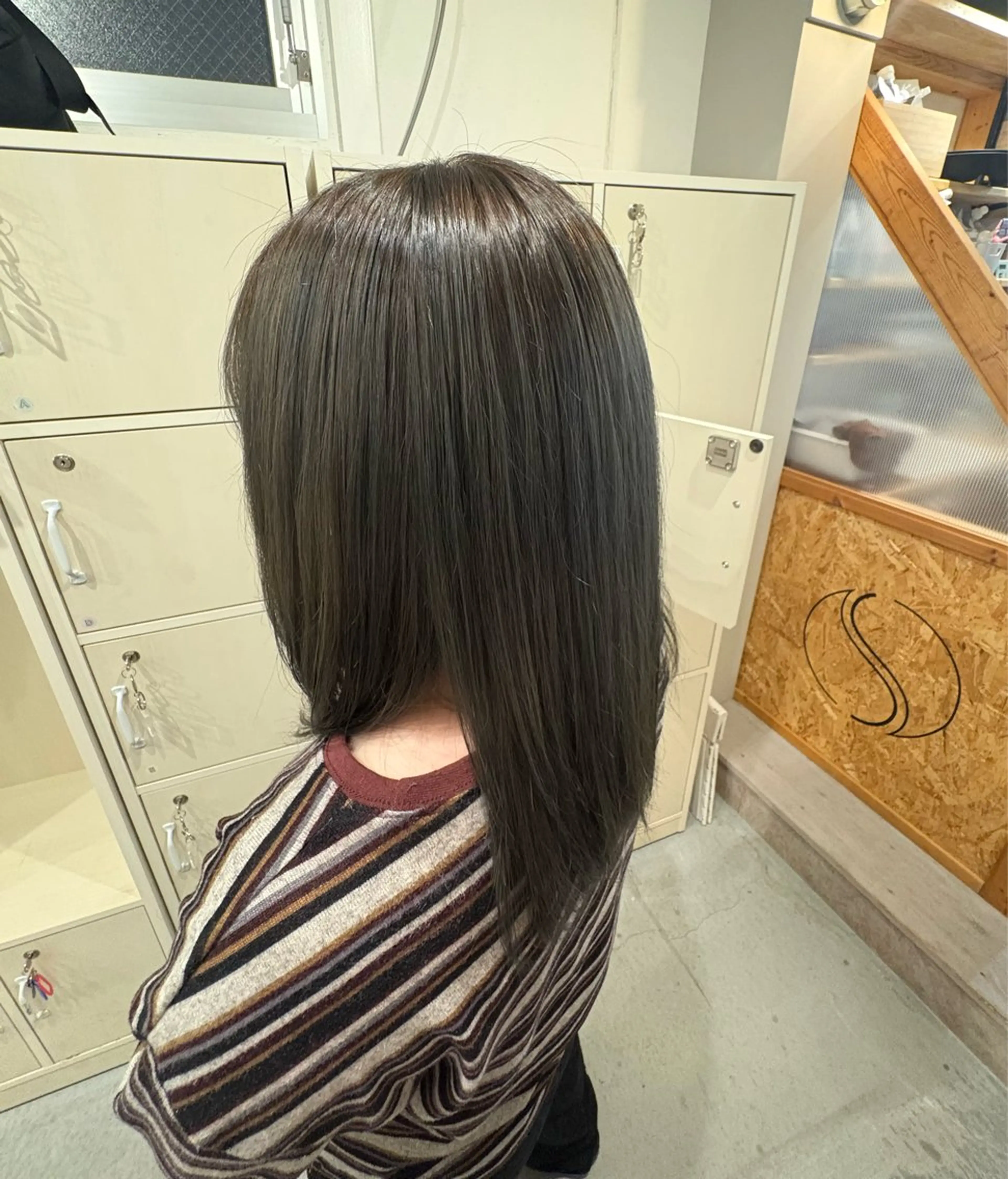 セミロング カラー ヘアカラー オオニシ ナツミのヘアスタイル