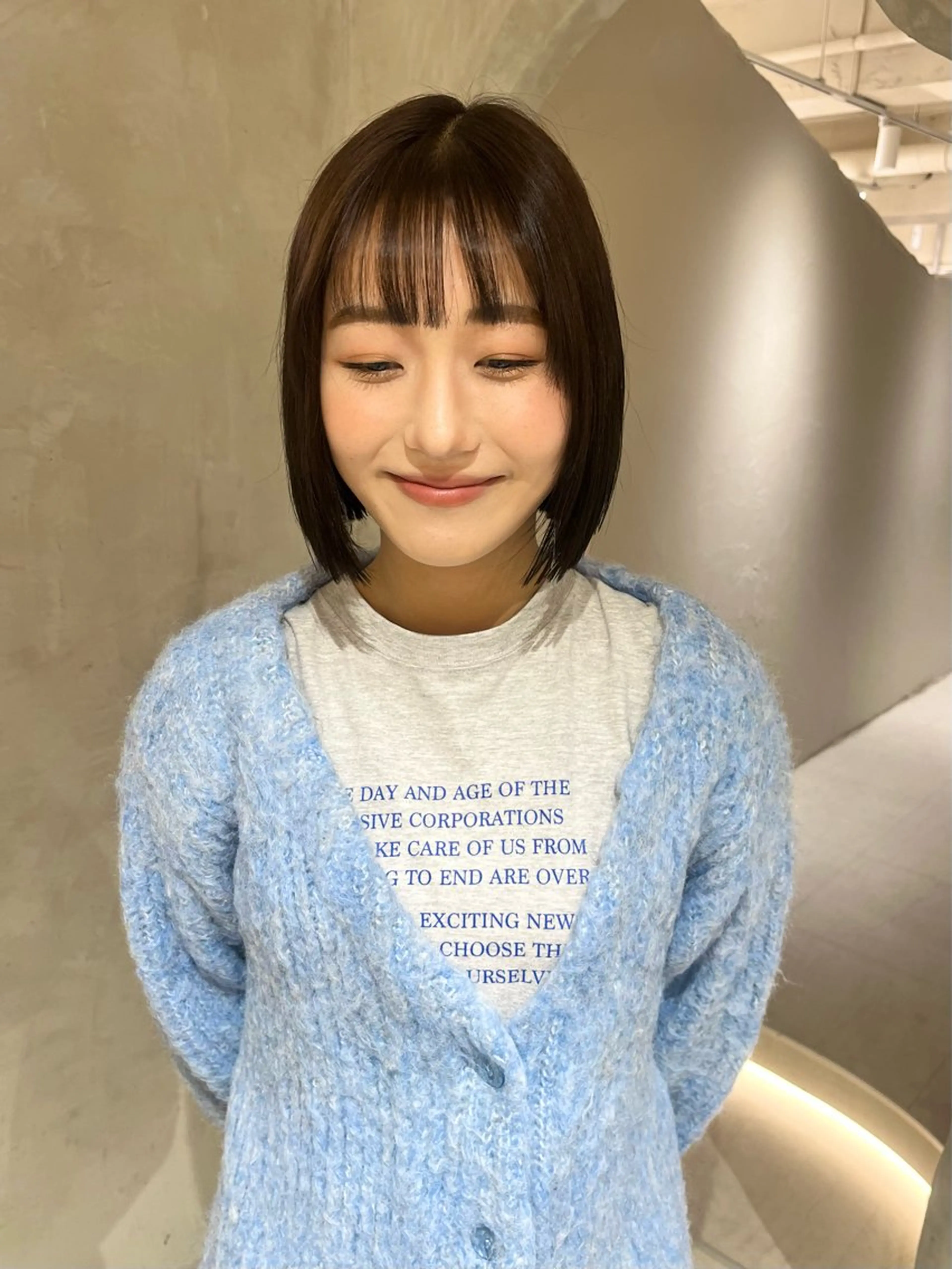 ミディアム カラー カット ヘアカラー トリートメント 切りっぱなしボブ/ 艶カラー/綾莉のヘアスタイル