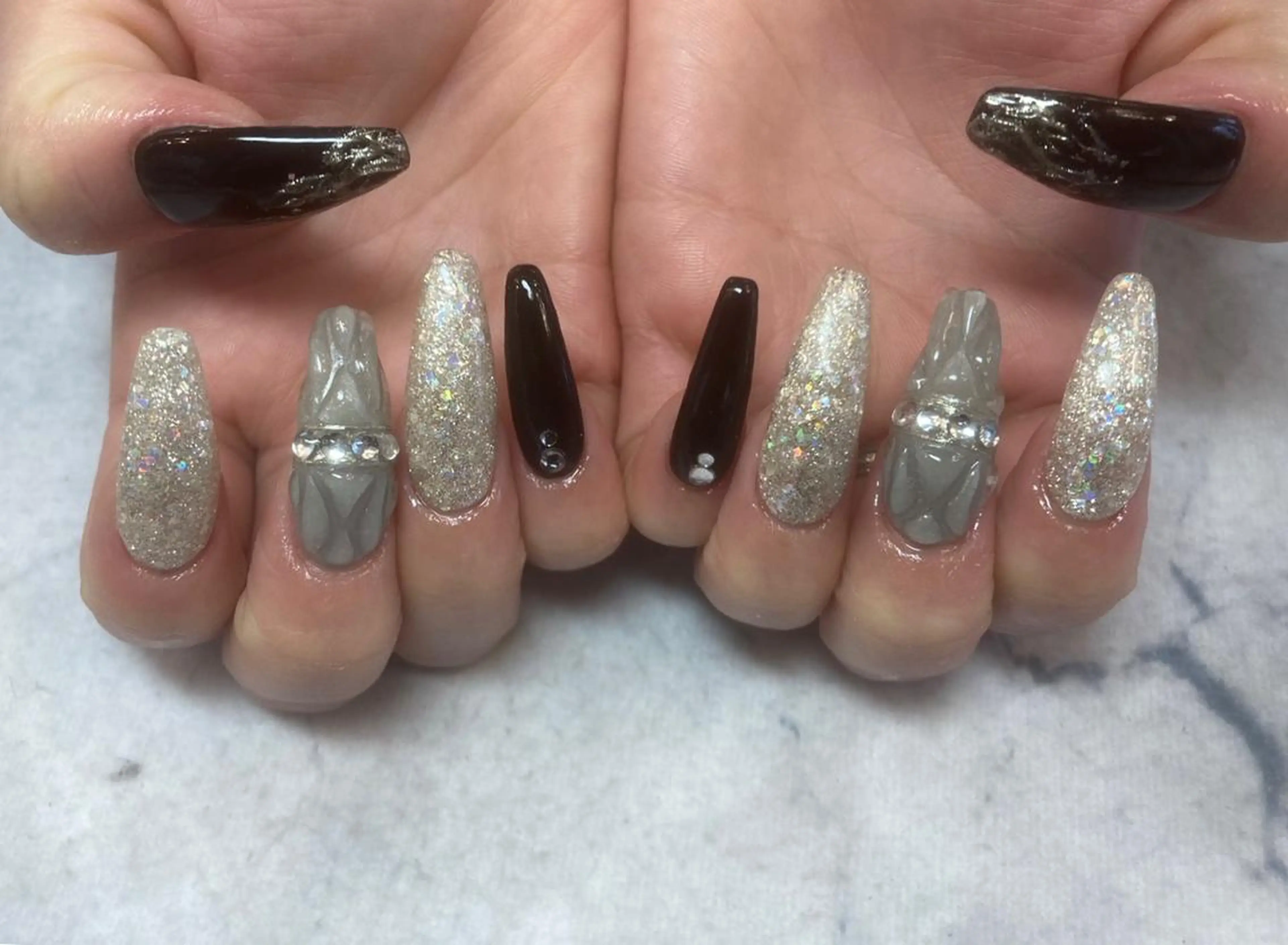 ネイル ネイルリボン 受付スタッフのネイルデザイン