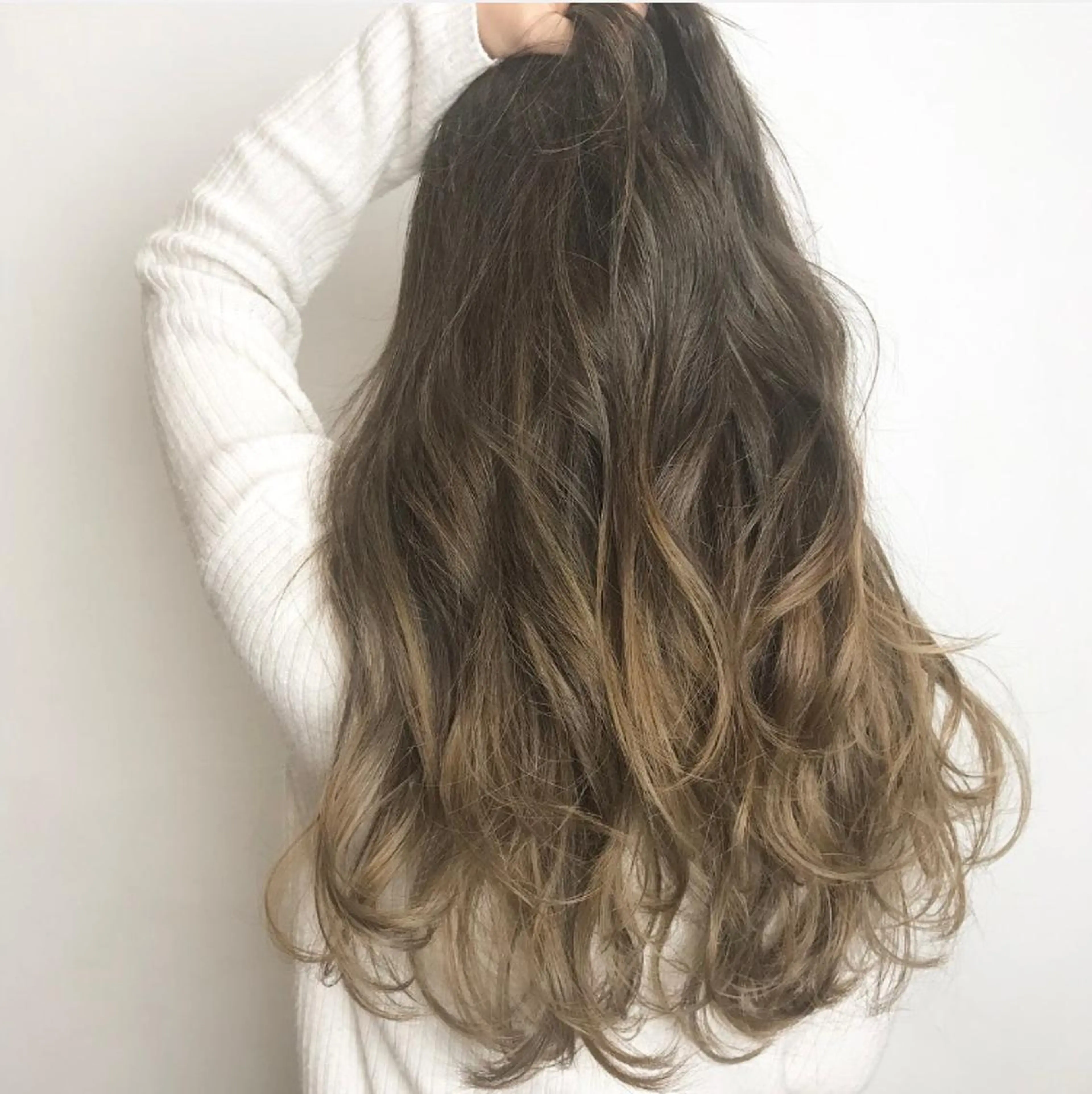 ロング カラー アッシュ ベージュカラー グラデーションカラー メンズカット特化柏駅 徒歩3分LOUのヘアスタイル