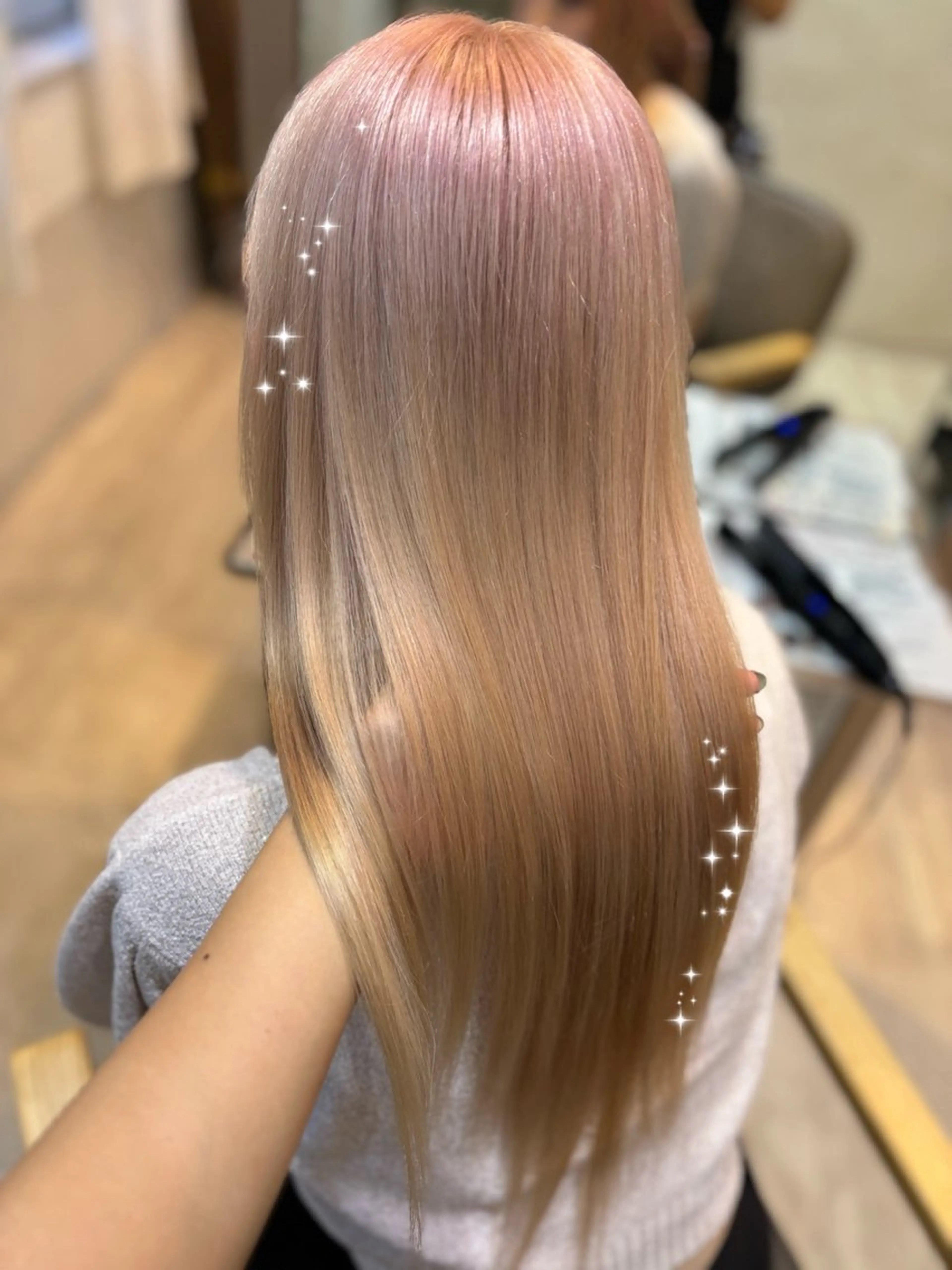 ロング カラー ベージュカラー ブリーチ ピンクカラー ピンクベージュ ホワイトピンク 🐈‍⬛momo🐾 ダブルカラーのヘアスタイル