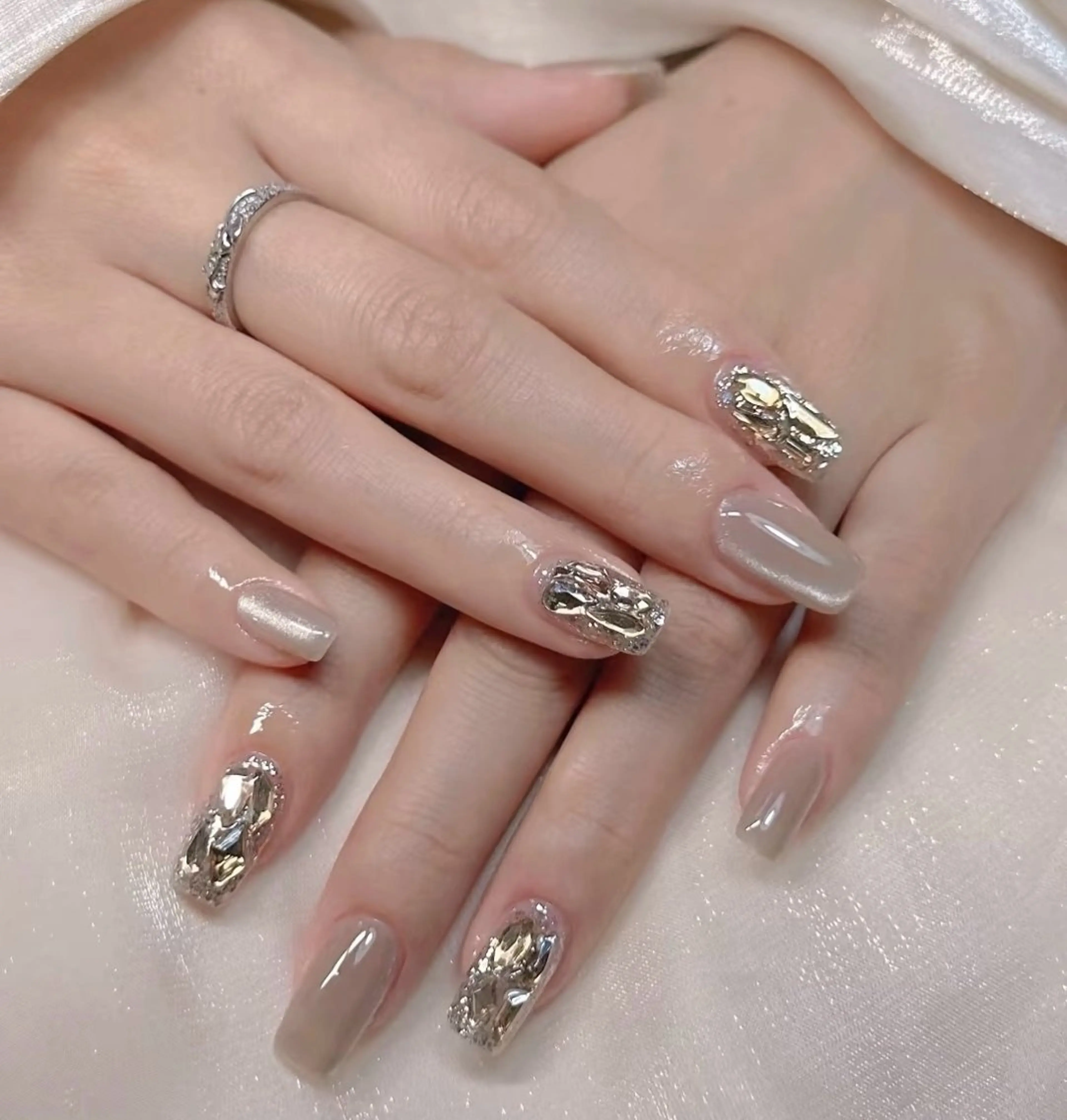 ネイル チークネイル 長さ出し フラワーネイル フレンチネイル ガーリー sun nail池袋 モデル募集のネイルデザイン