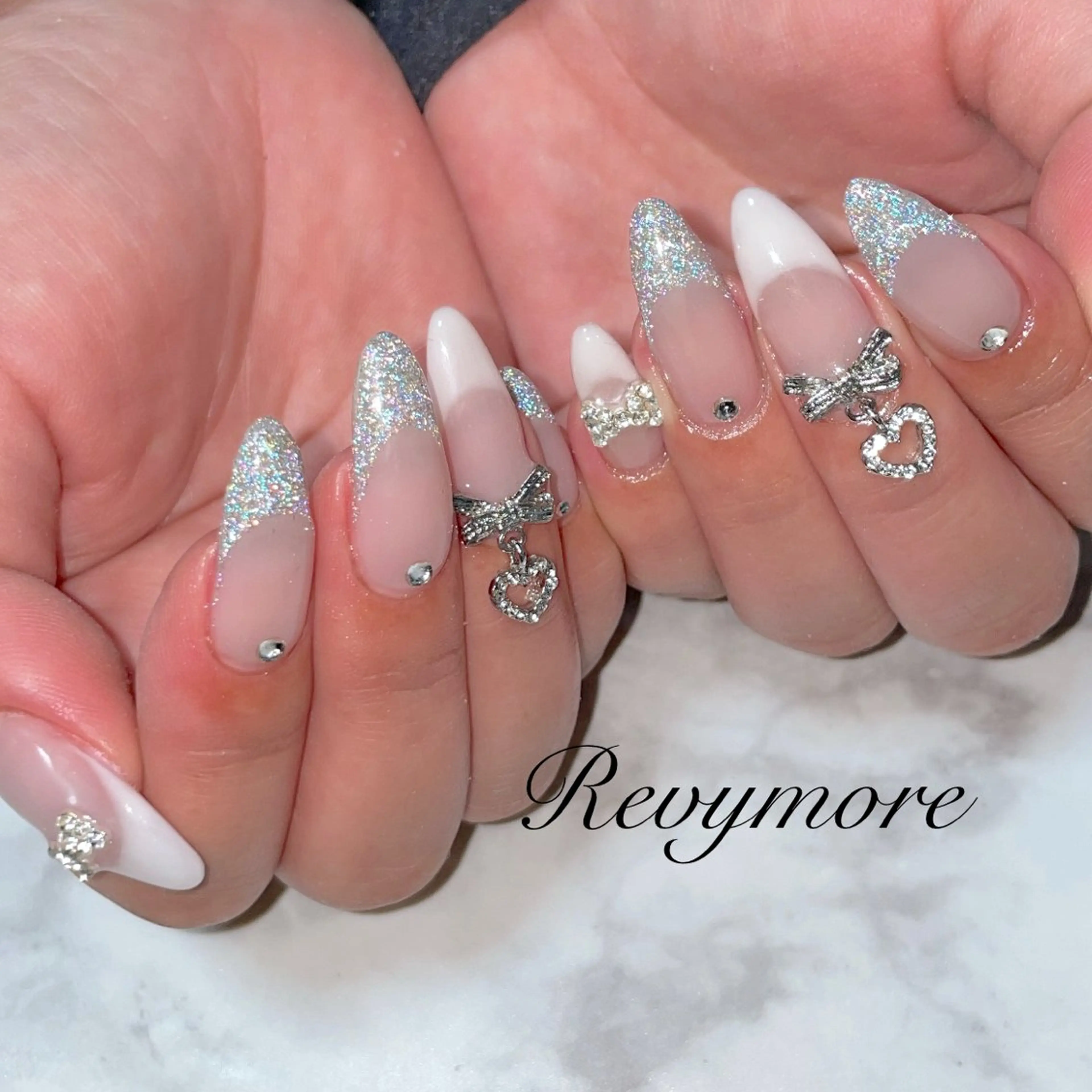 ネイル フラッシュネイル フレンチネイル ジェルネイル ハート キラキラネイル nail salon Revymoreのネイルデザイン