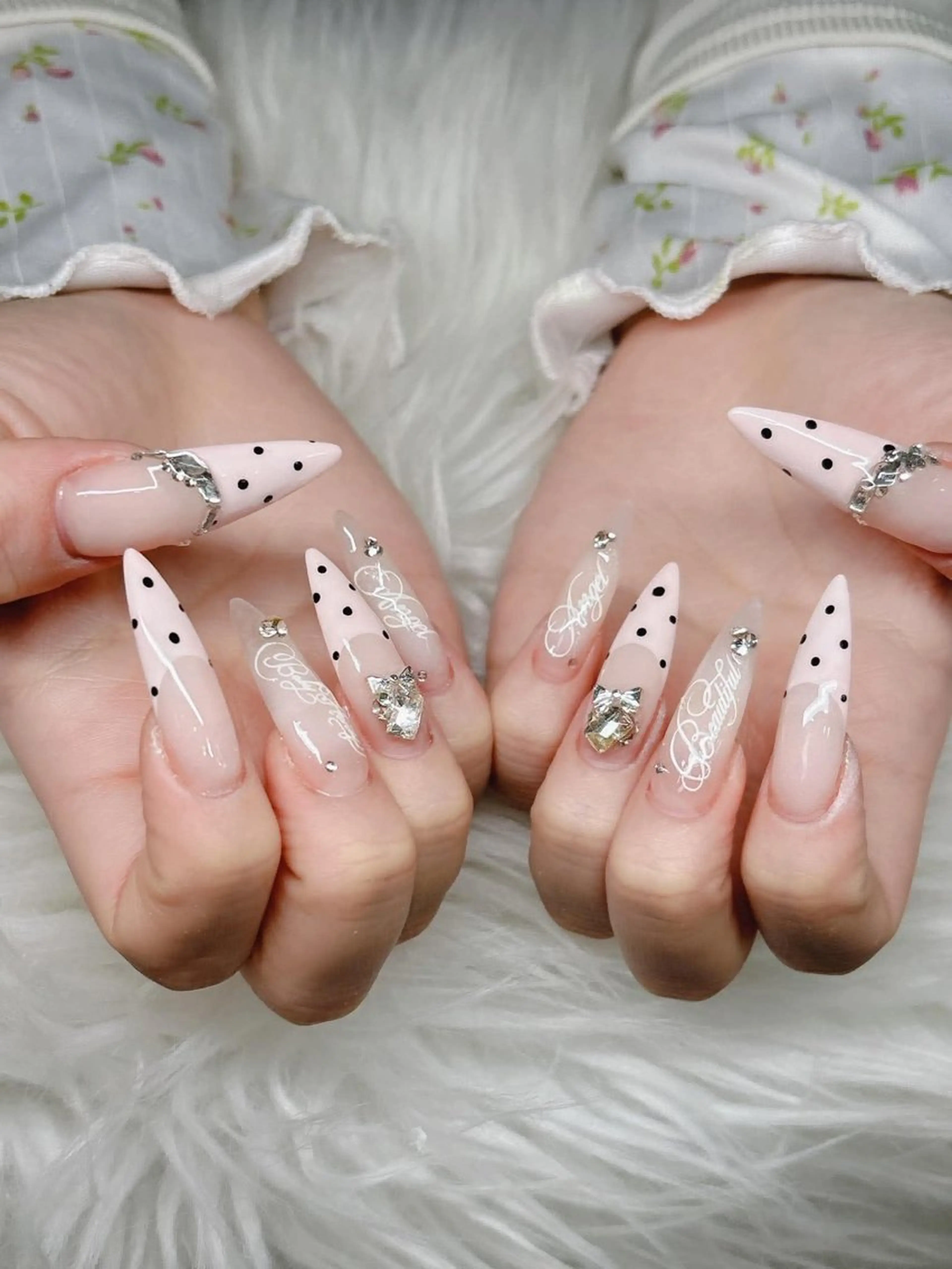 ネイル 長さ出し グラデーション 卒業式 キラキラネイル マグネットネイル Lee Nailsのネイルデザイン