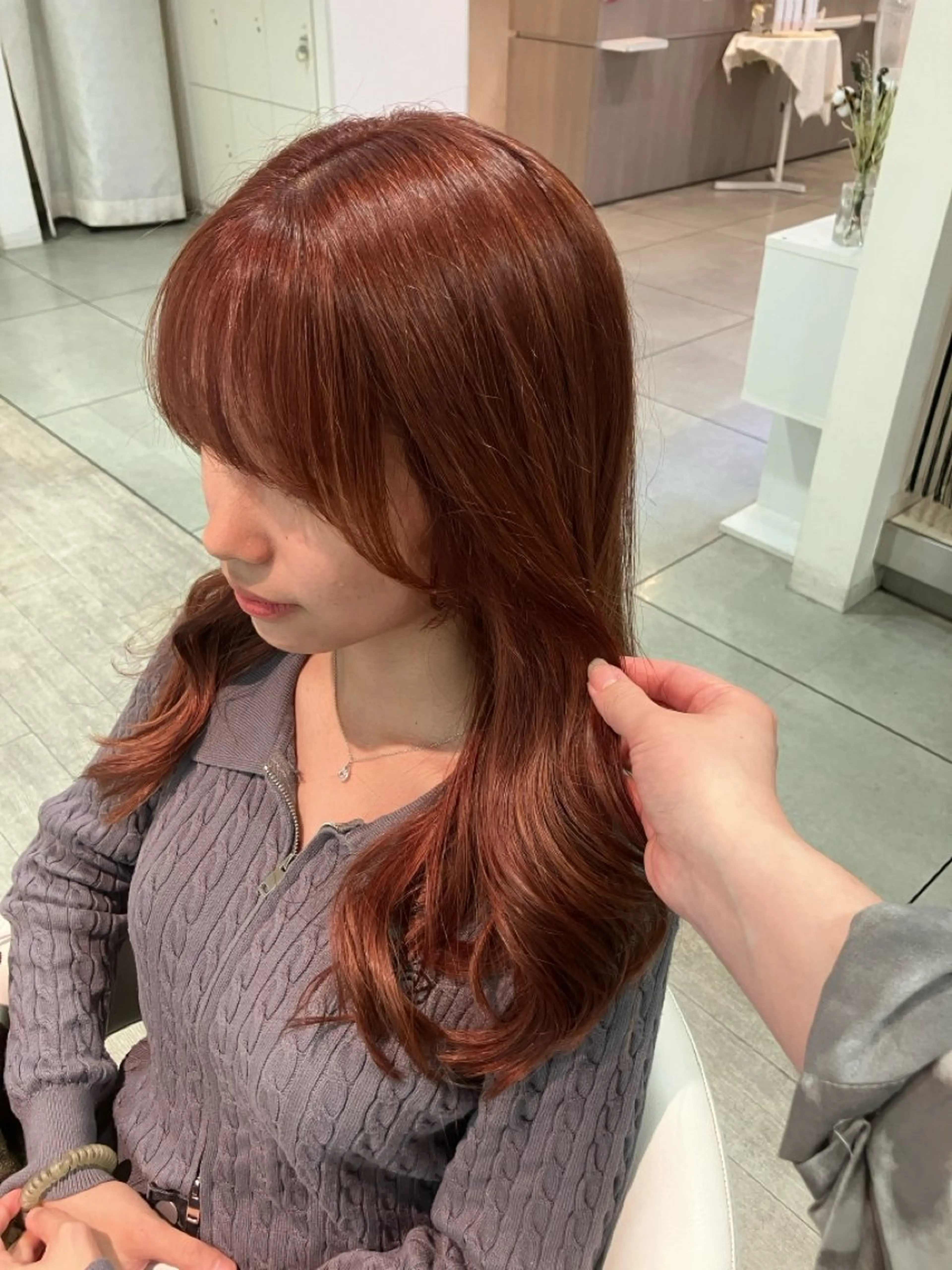 ロング カラー ブリーチ カシス ピンクカラー カット ヘアカラー レイヤー/ブリ ーチ/ 岡本美優のヘアスタイル