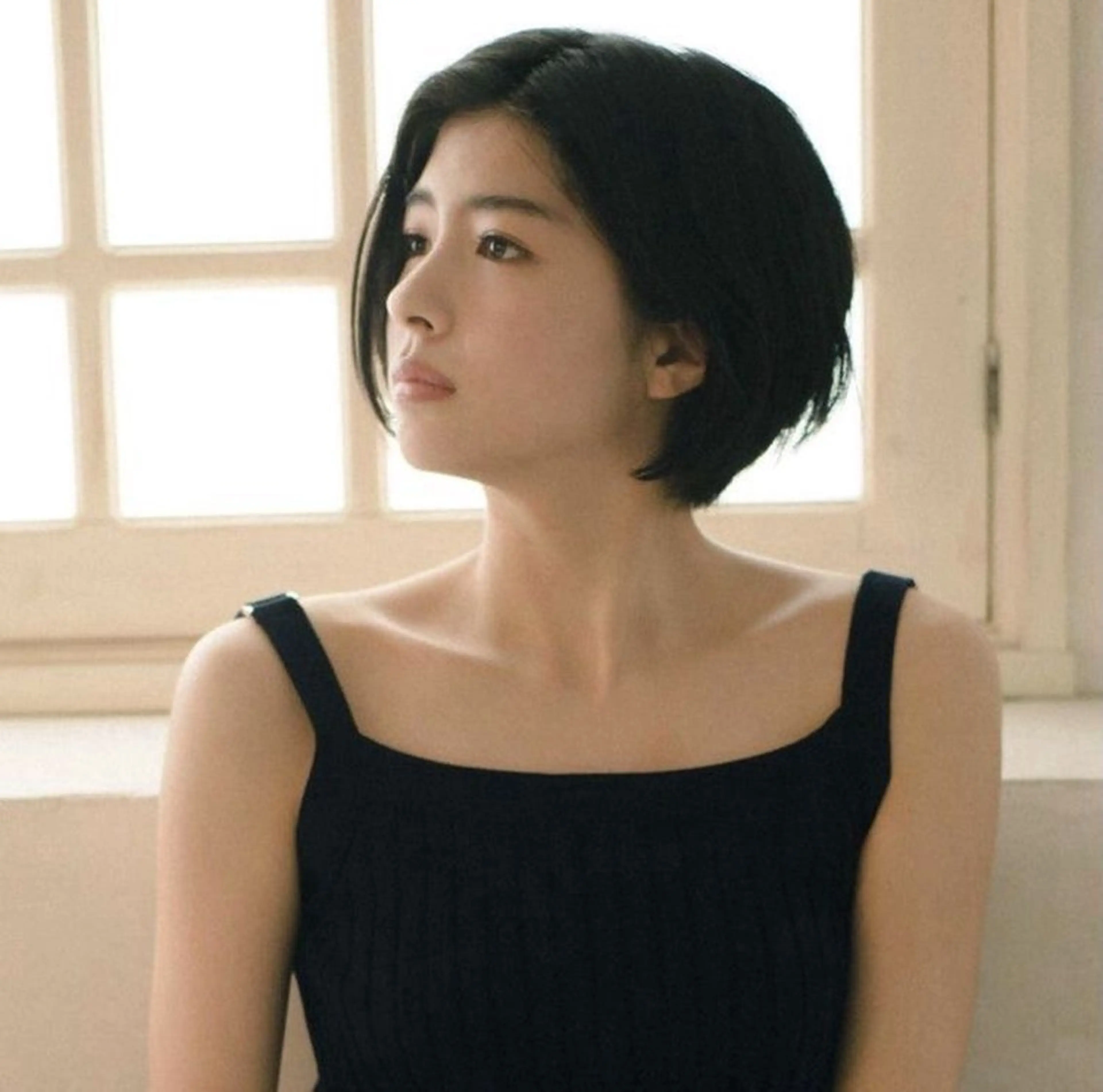 ショート レイヤーカット NERO加藤木麻彩のヘアスタイル