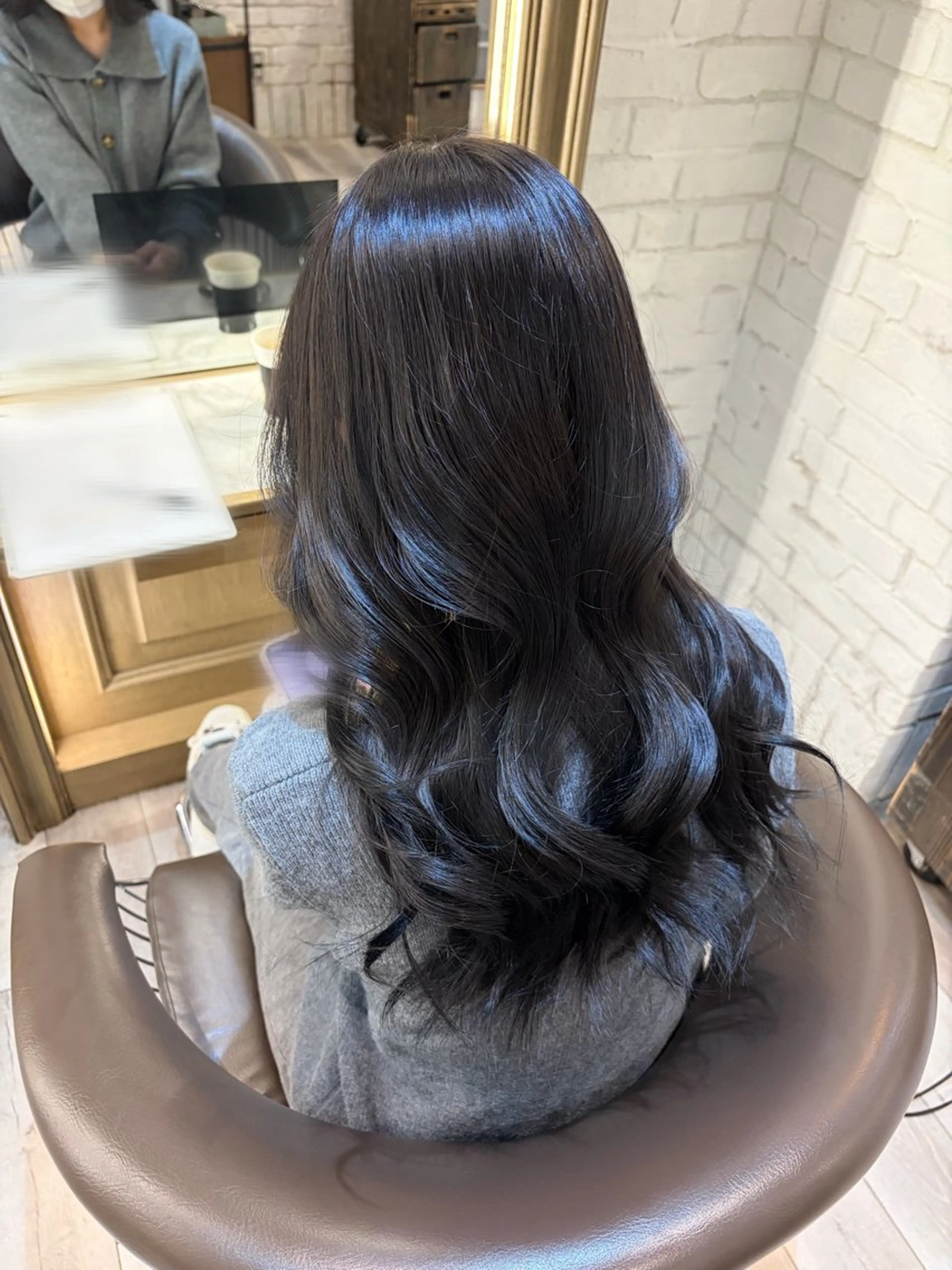 ロング ヘアカラー 稲見 遥香のヘアスタイル