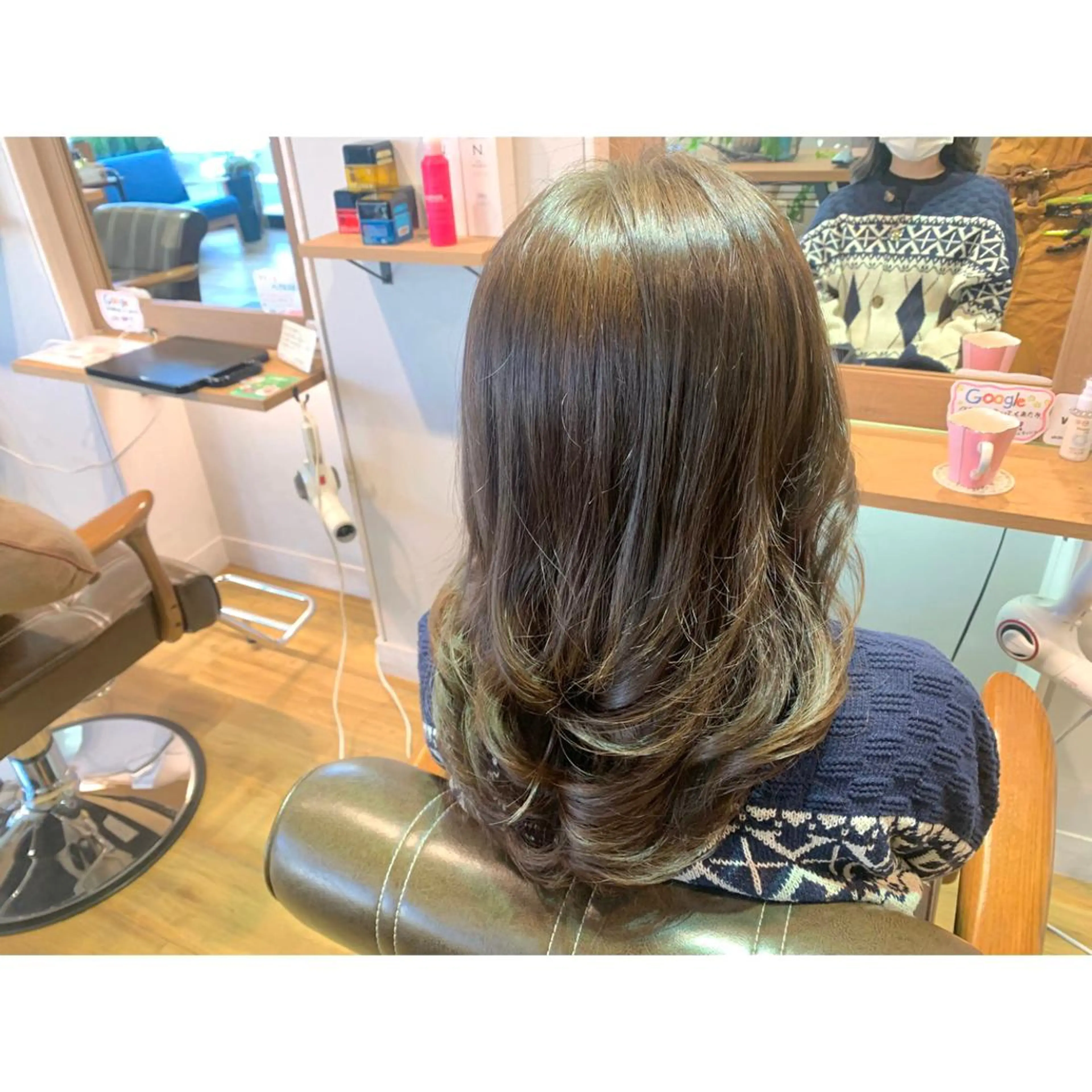 ロング カラー オリーブカラー ヘアカラー トリートメント ツキダテ ユイのヘアスタイル