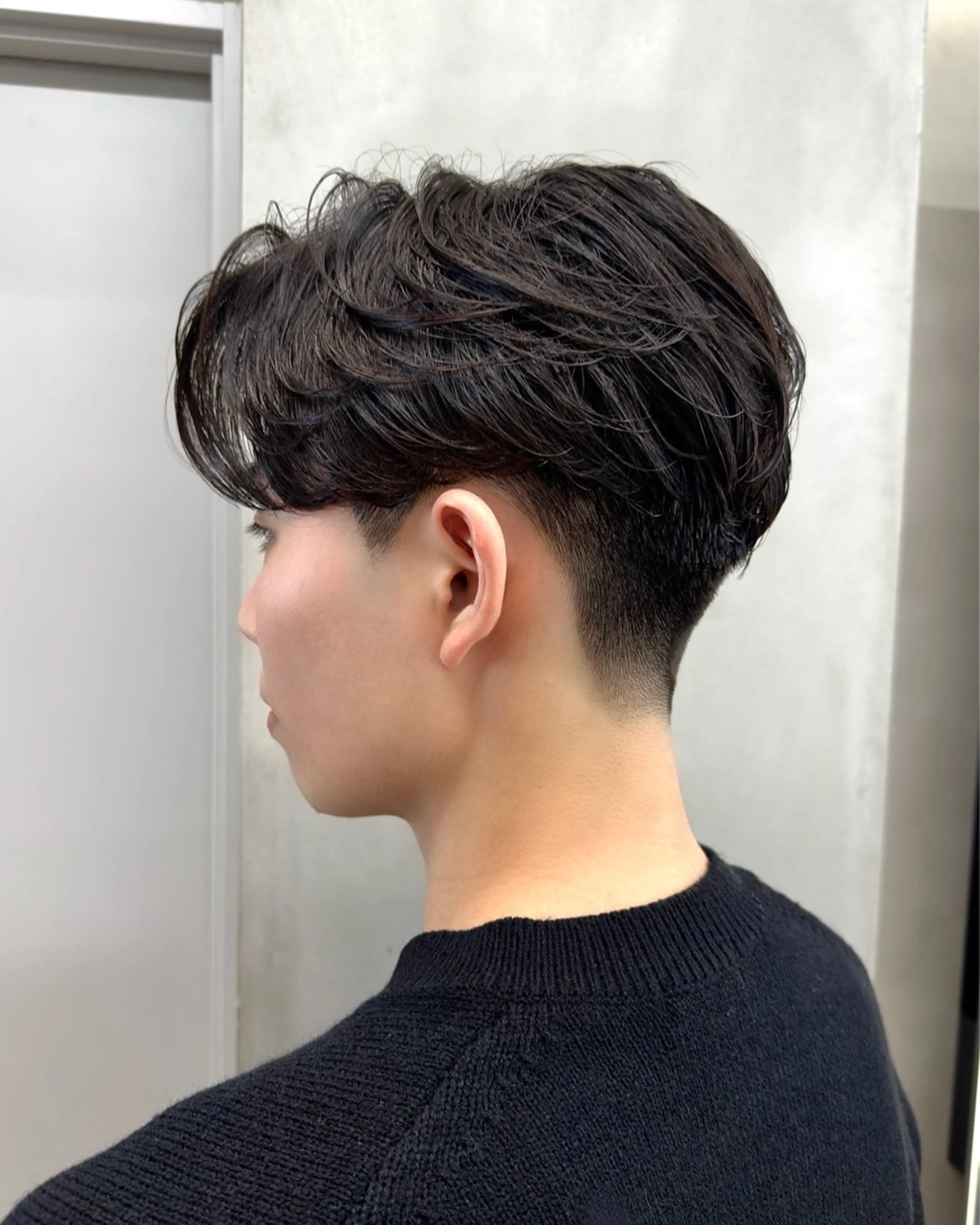 ショート メンズ カット ハイトーンニュアンス 毛流れシャドウパーマのヘアスタイル