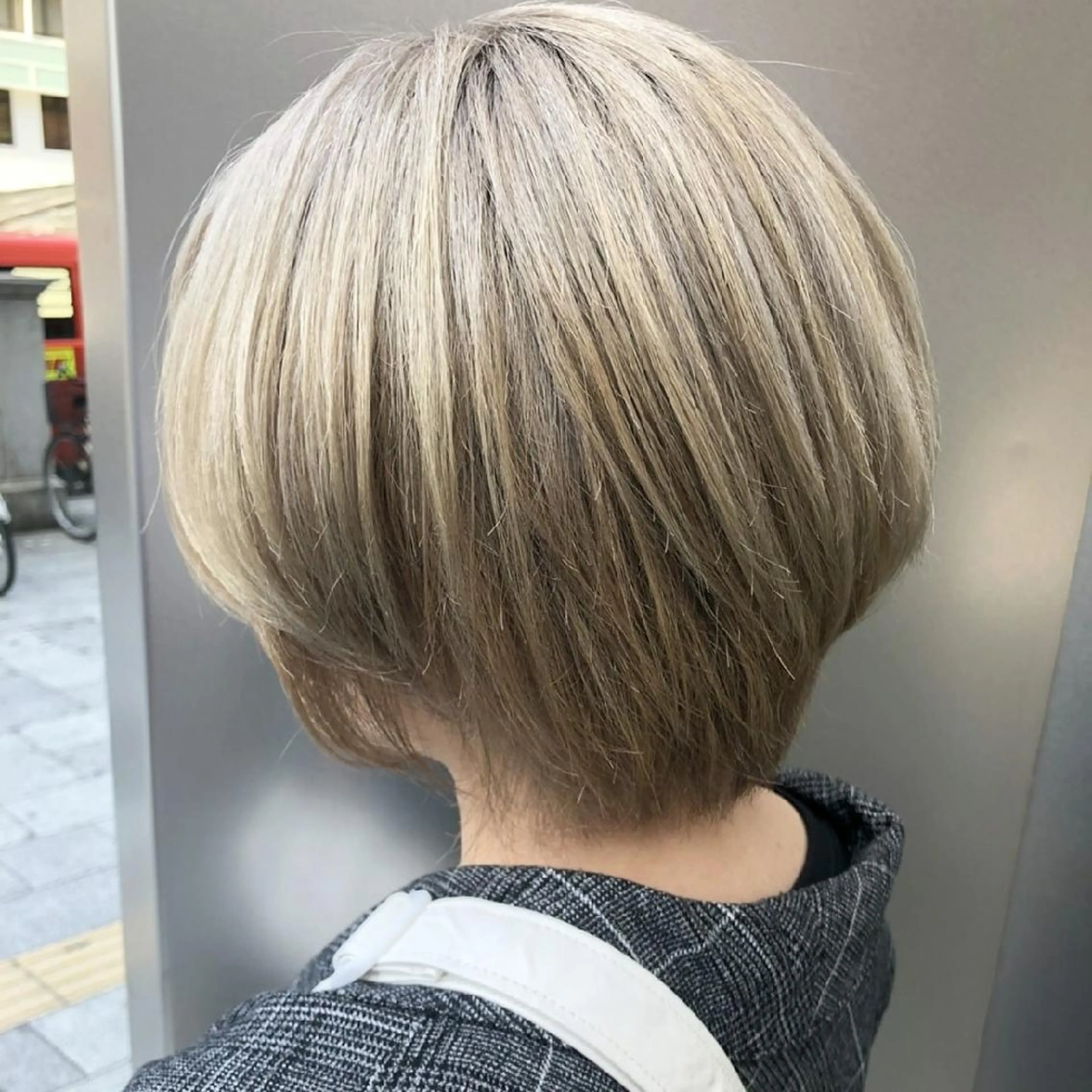 ショート カラー ブリーチ 竹内啓太 ボブのヘアスタイル