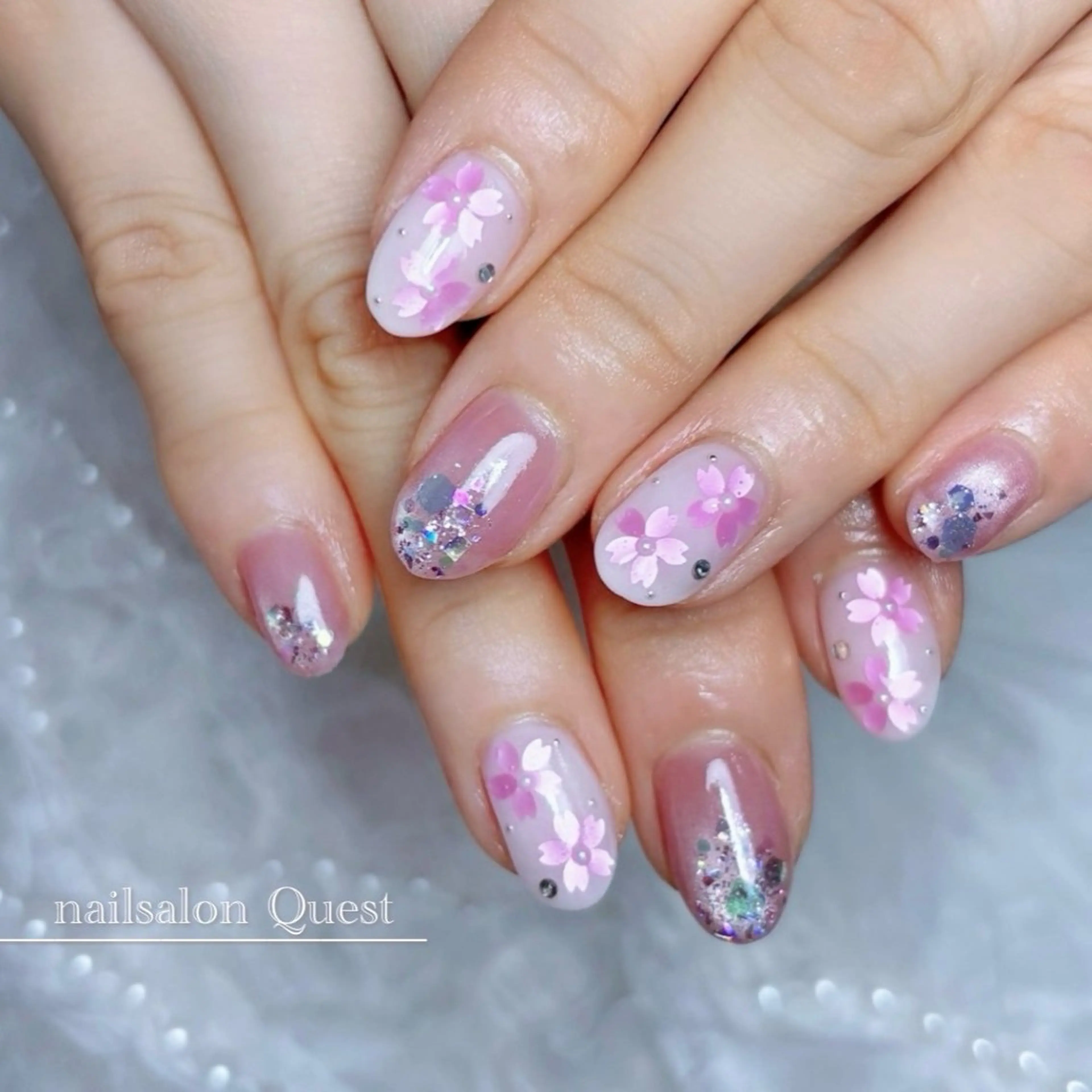ネイル 桜ネイル キラキラネイル ピンク 春ネイル ハンドネイル nailsalon Questのネイルデザイン