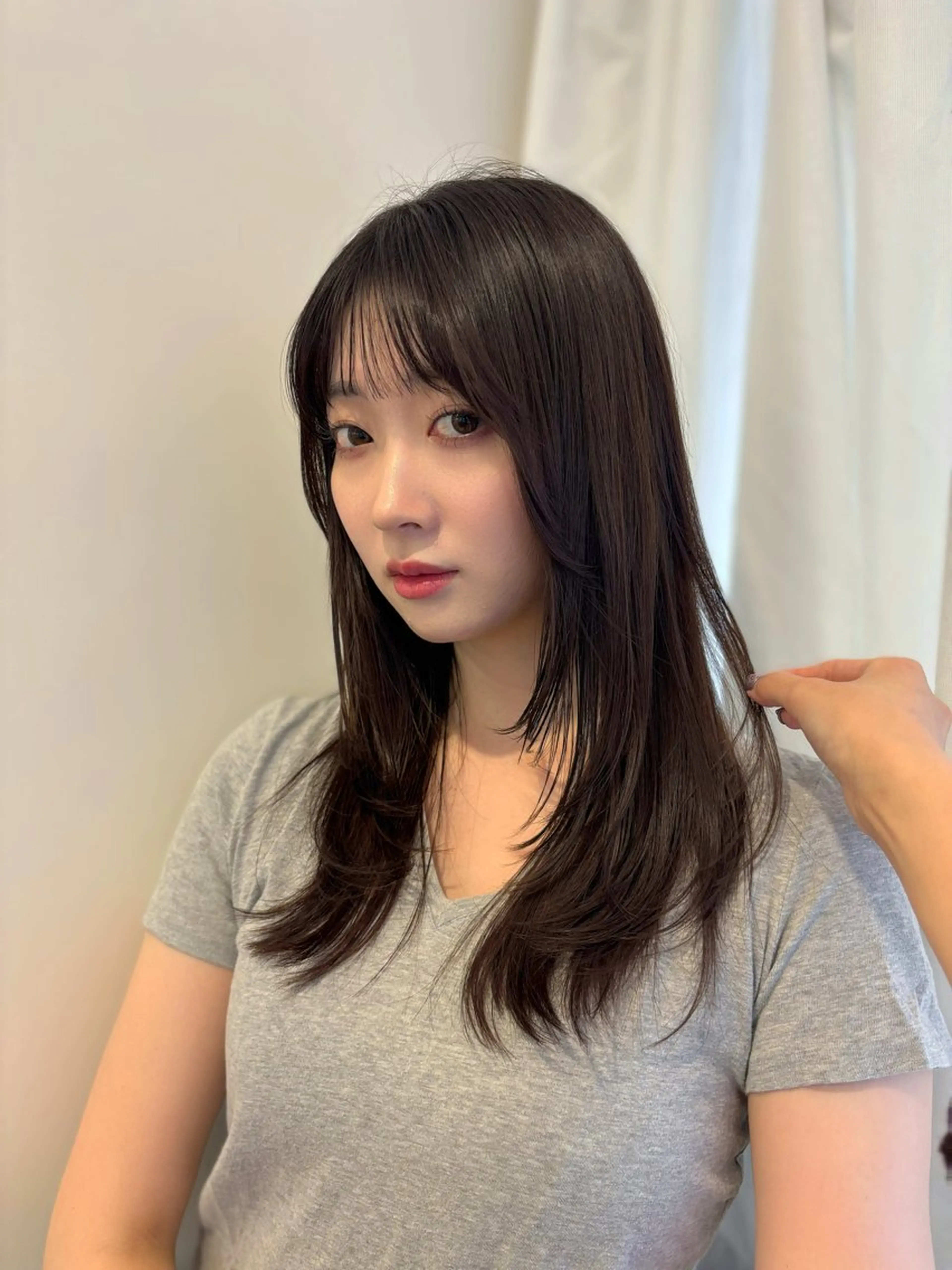 セミロング 顔まわりレイヤー 顔周りカット レイヤーカット カット パーマ 佐藤 芽依のヘアスタイル