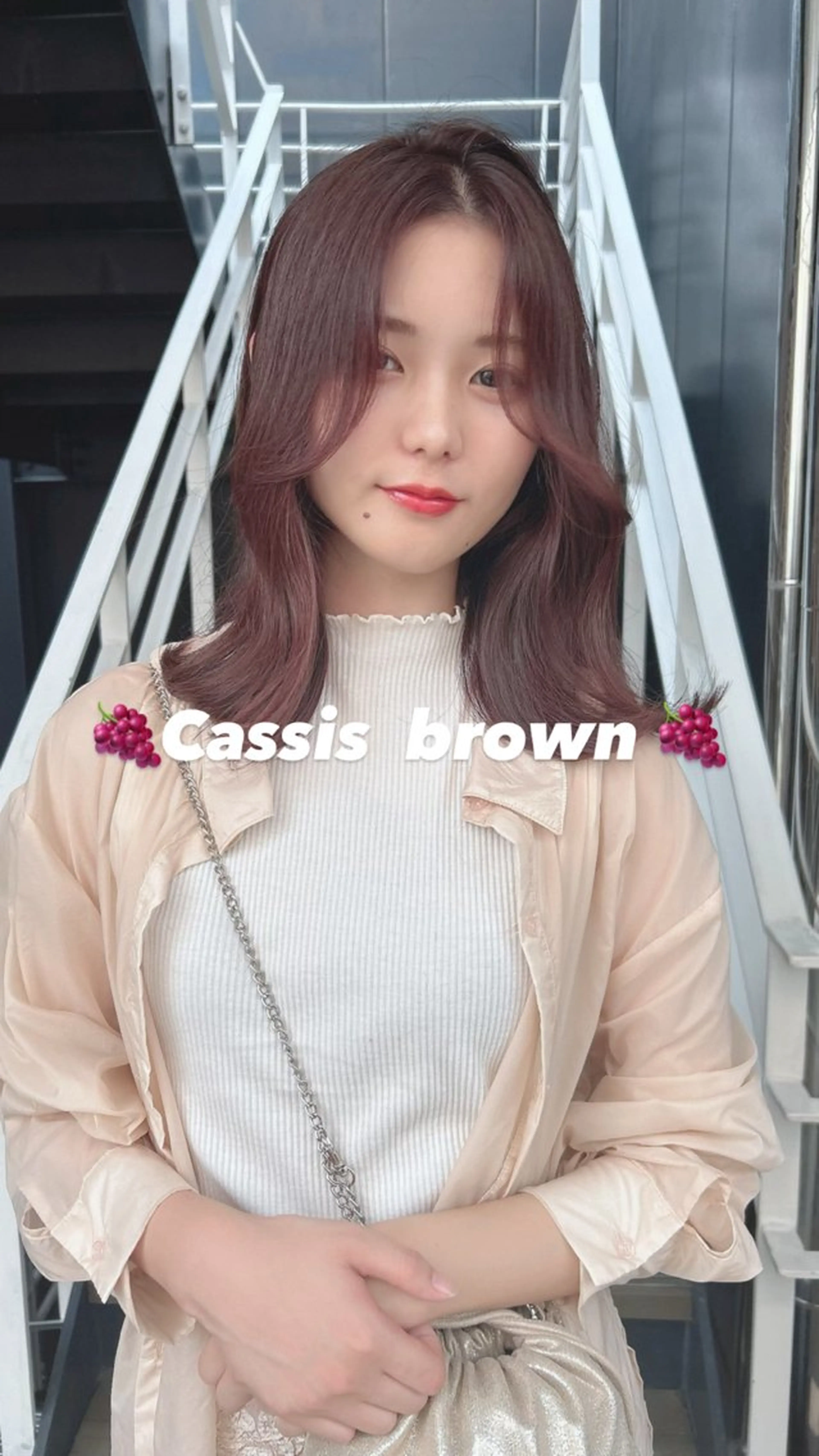 ミディアム カラー 韓国🇰🇷レイヤー カットオリーブカラーのヘアスタイル