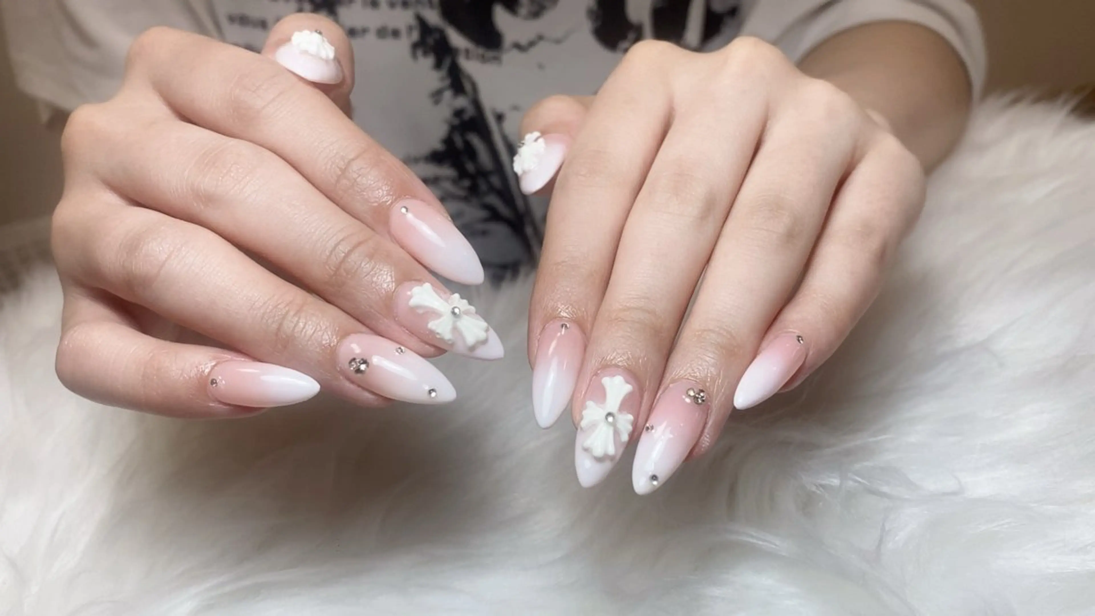 ネイル チークネイル フラッシュネイル フレンチネイル ガラスフレンチ キラキラネイル ハンドネイル Rei _Nail 新宿のネイルデザイン