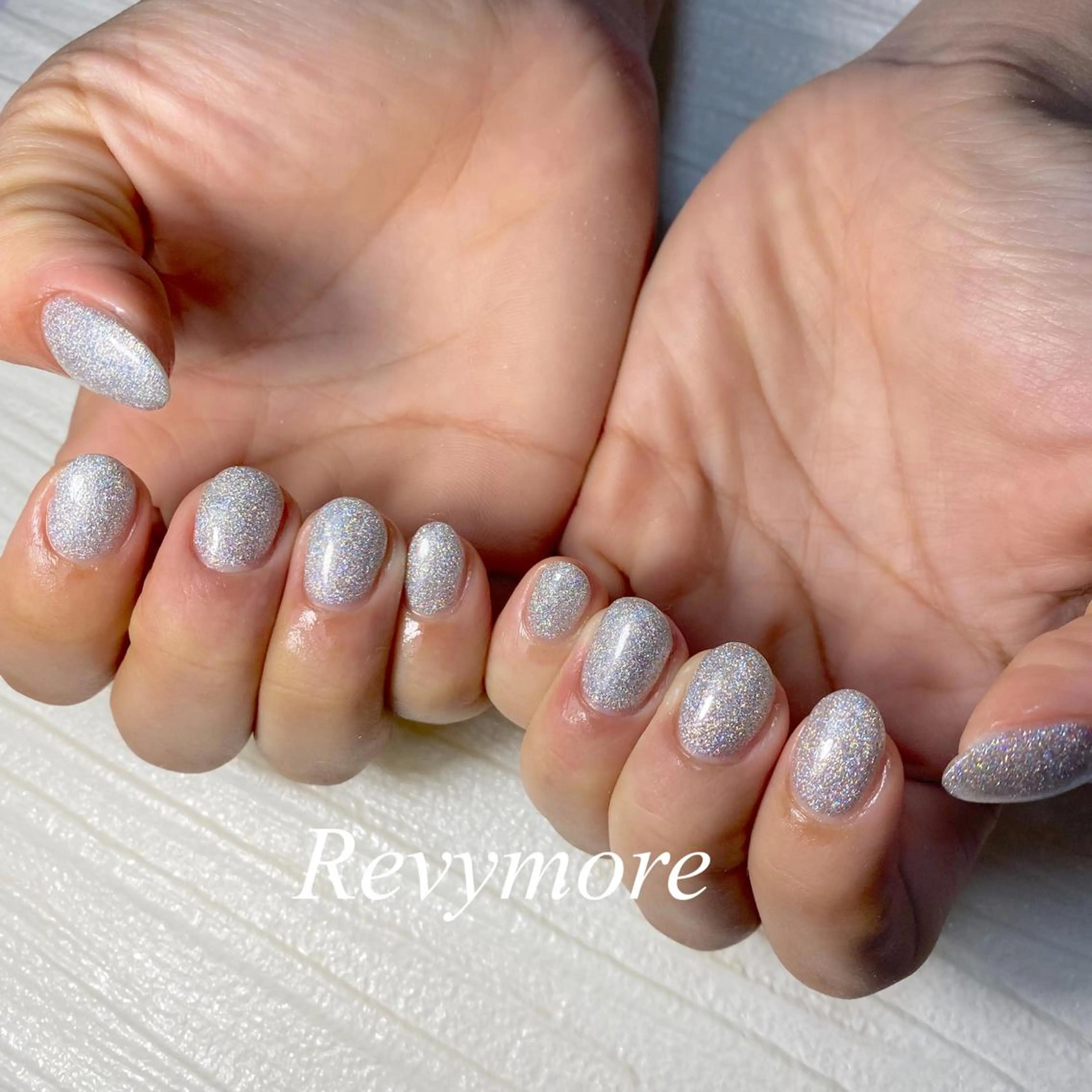 ショート ネイル オーロラネイル ジェルネイル ラメ(グリッター) ニュアンスネイル オフィスネイル nail salon Revymoreのネイルデザイン