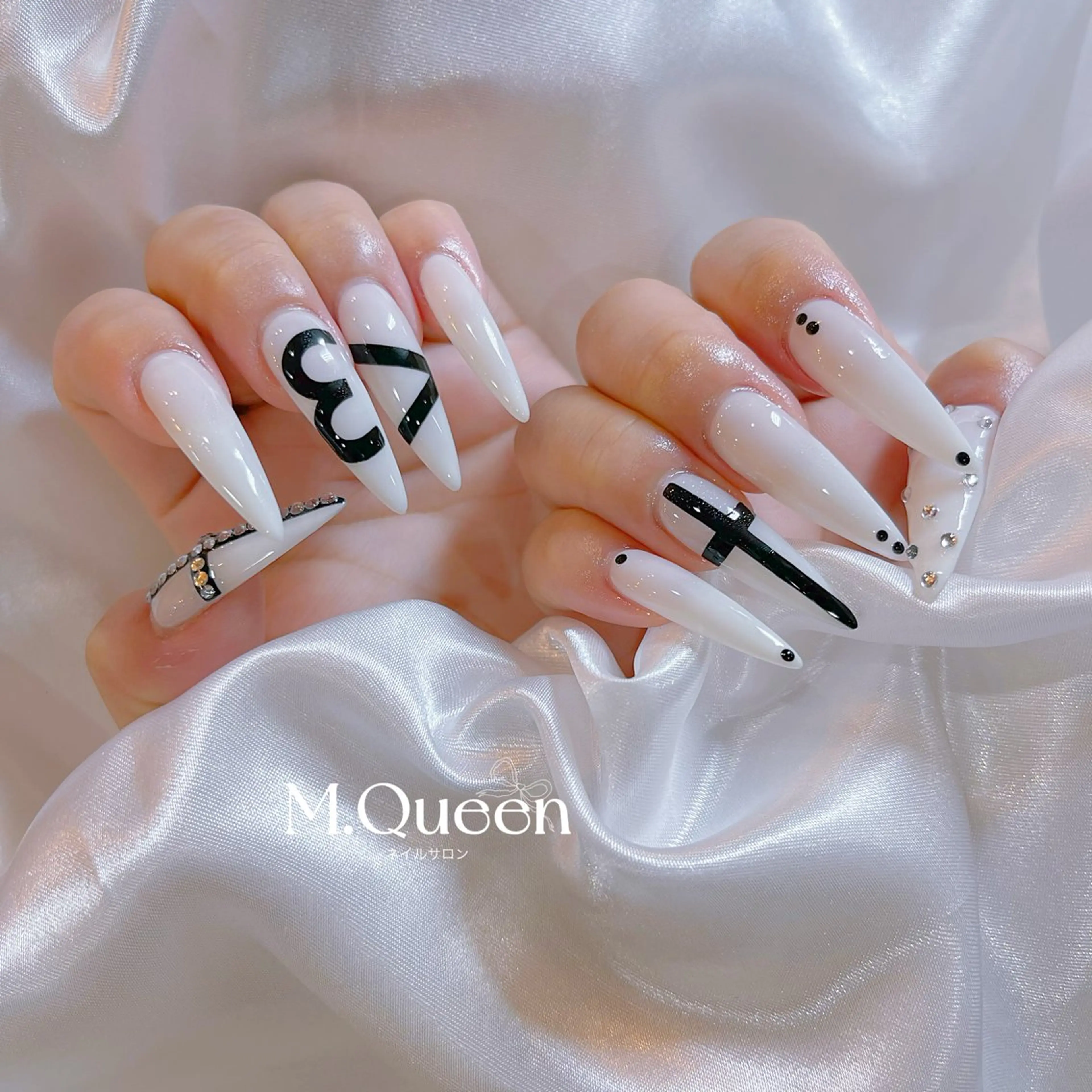 ネイル MQueen ネイルサロンマルのネイルデザイン