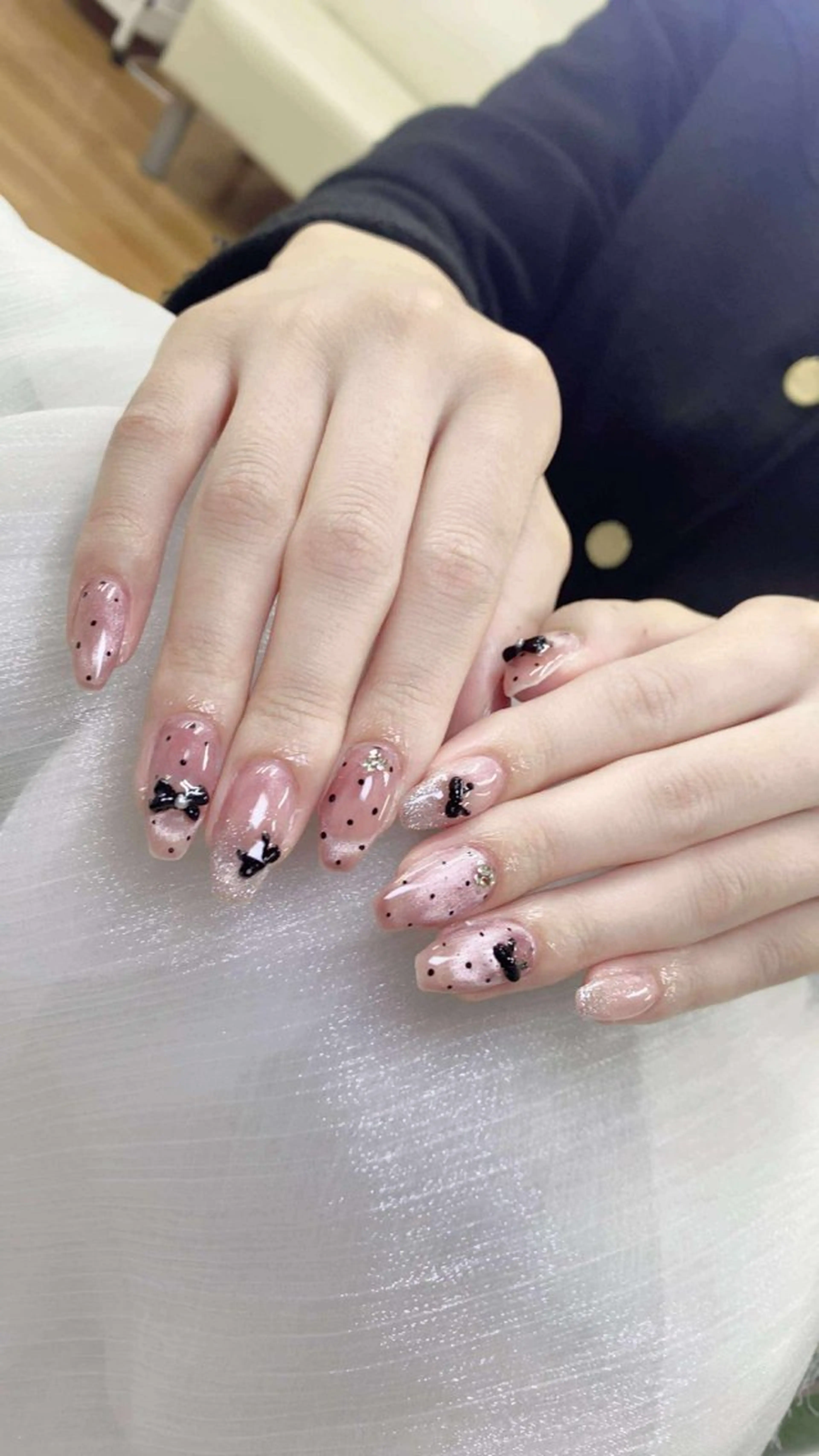 ネイル フレンチネイル グラデーション キラキラネイル 韓国ネイル マグネットネイル ハンドネイル ハンドケア Hara Nail 【パラジェル使用】のネイルデザイン