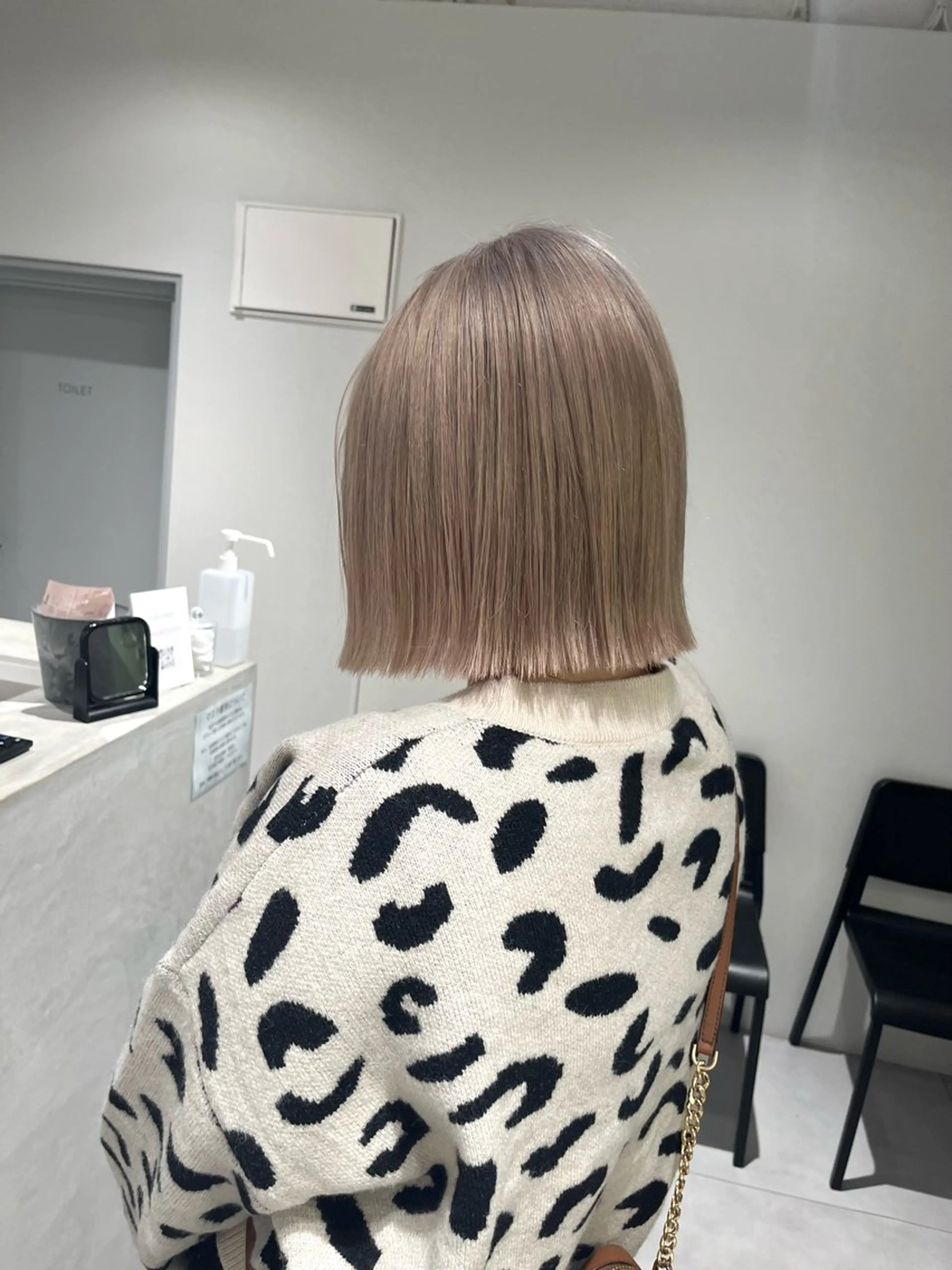 ミディアム カラー ベージュカラー ブリーチ ミルクティーベージュ ヘアカラー ケアブリーチ 若杉圭大のヘアスタイル