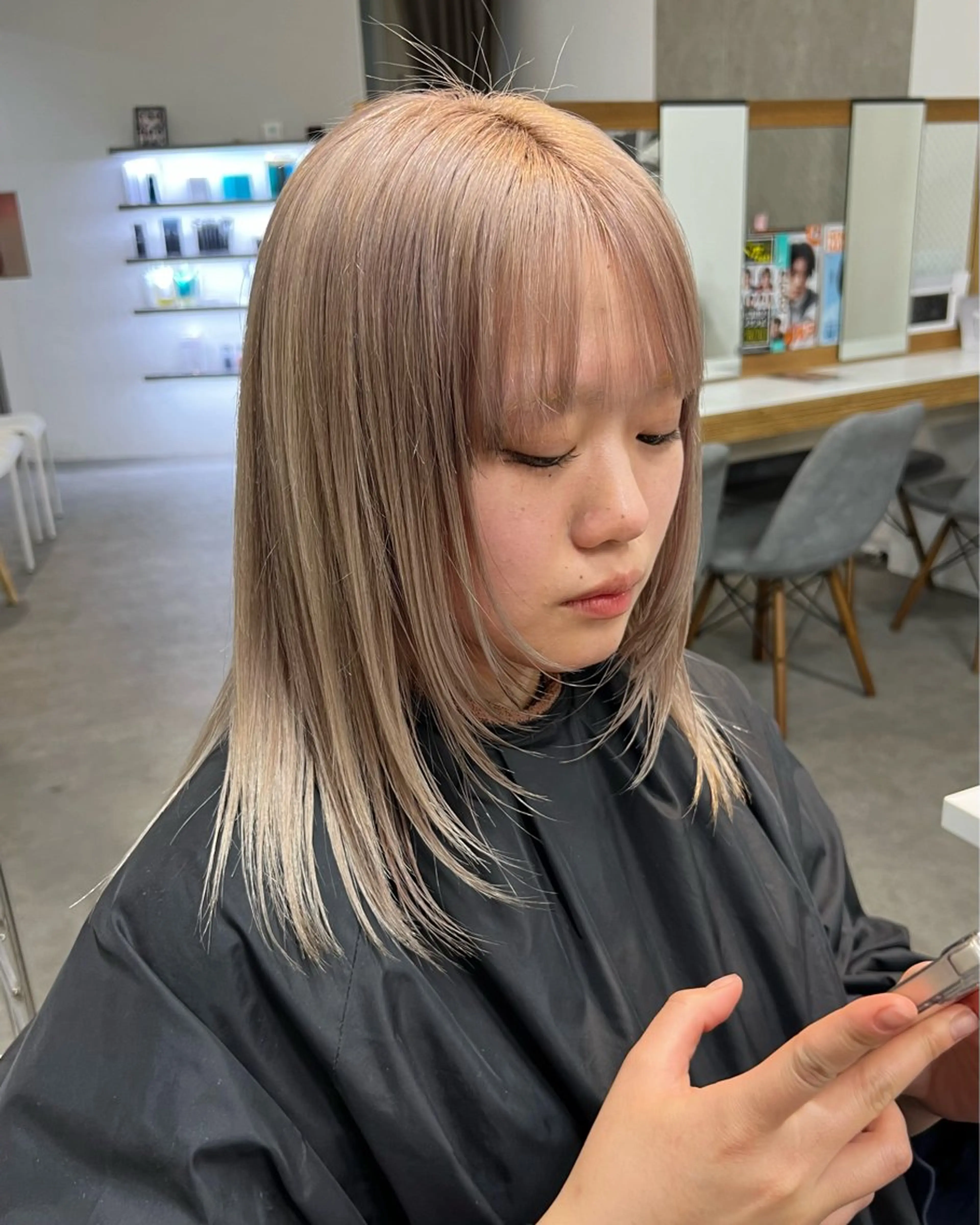 セミロング カラー パーマ ヘアアレンジ くびれヘア 顔まわりレイヤー 韓国風ヘア くびれレイヤー レイヤーカット ショートヘア原宿 fifth コシのヘアスタイル