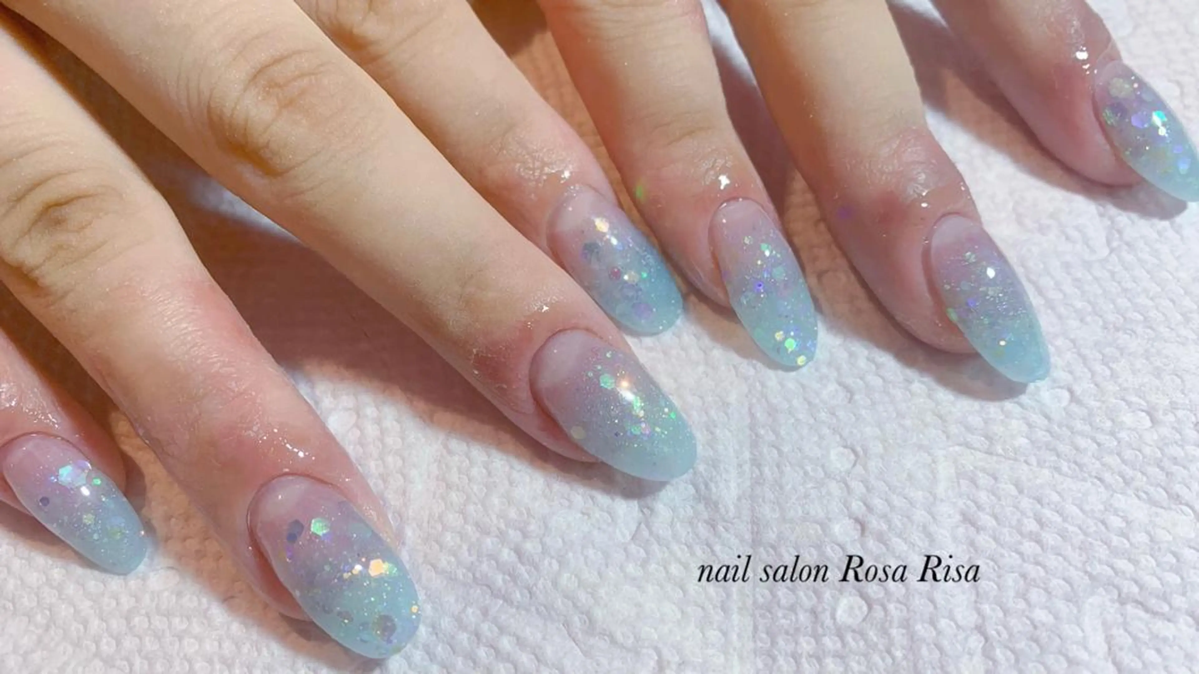 セミロング ネイル オーロラネイル ブルー ネイルスタジオ シェイクユアハンズのネイルデザイン