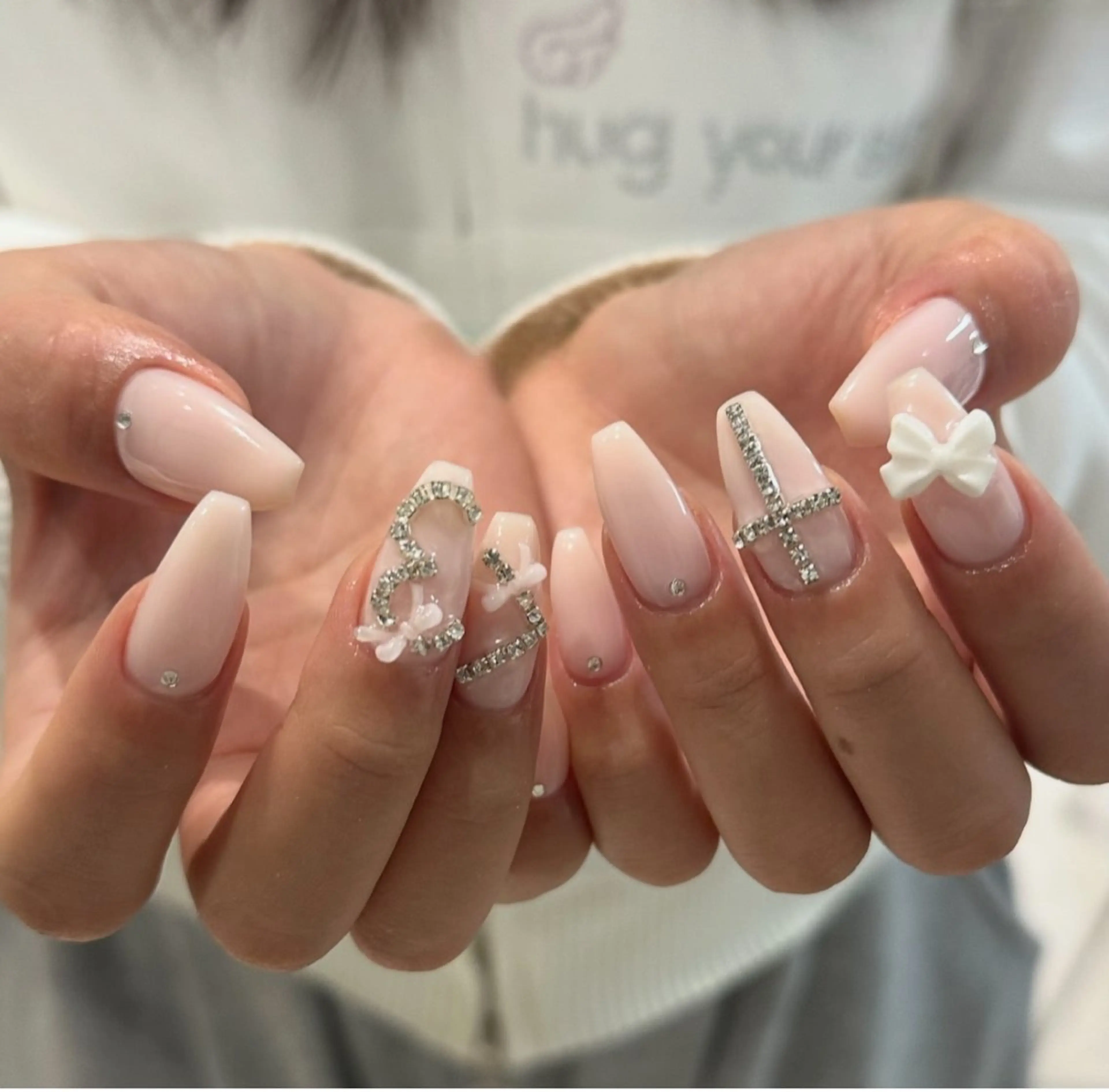 ネイル アニマル柄 オーロラネイル チークネイル フラッシュネイル ジェルネイル ハンドネイル Lyna 池袋のネイルデザイン